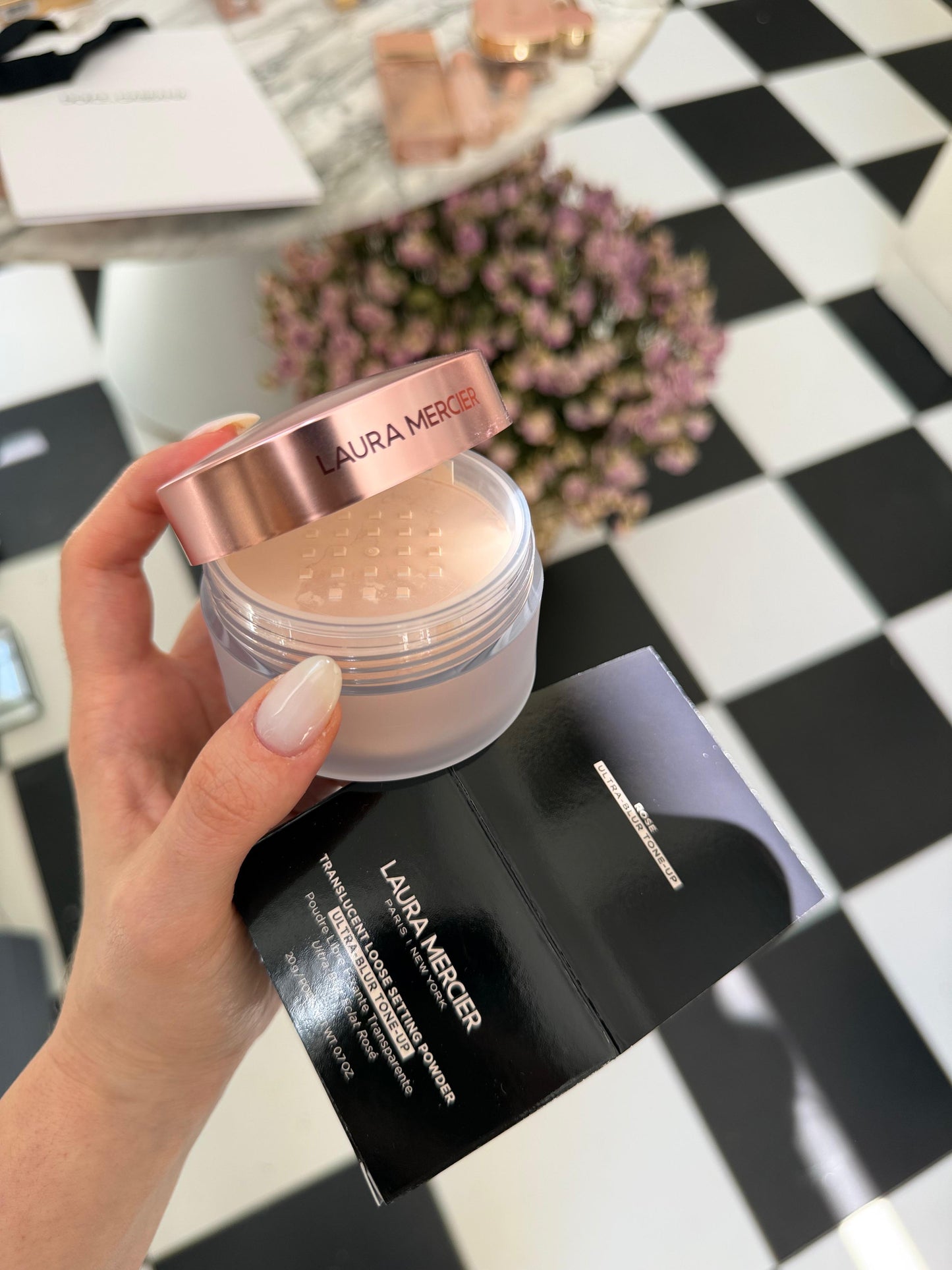 LAURA MERCIER
Translucent Loose Setting Powder
Ultra-Blur Talc-Free Tone-Up - Translucent Rose