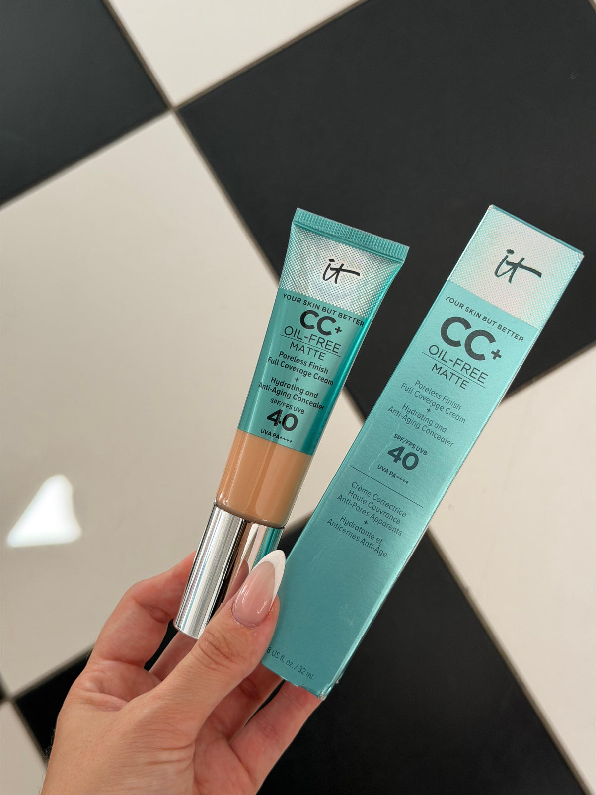 IT COSMETICS CC+ Cream 16H Natural Matte Foundation SPF40 - Light Medium
