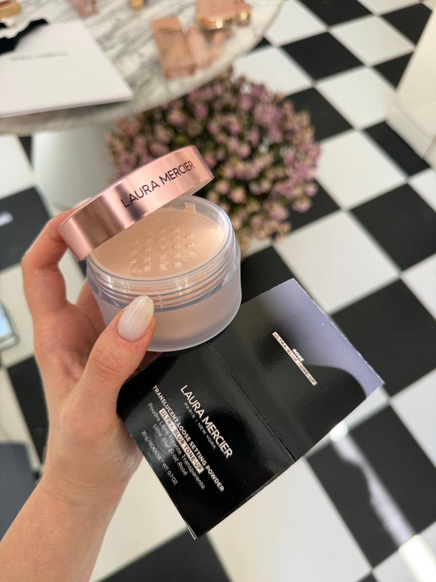 LAURA MERCIER
Translucent Loose Setting Powder
Ultra-Blur Talc-Free Tone-Up - Translucent Rose