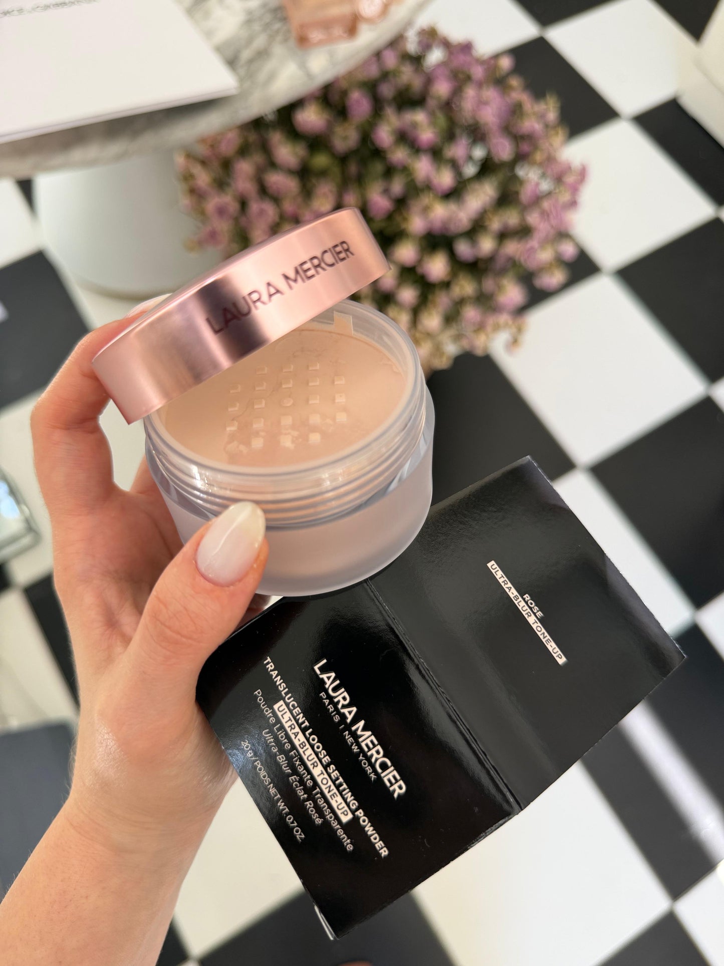 LAURA MERCIER
Translucent Loose Setting Powder
Ultra-Blur Talc-Free Tone-Up - Translucent Rose