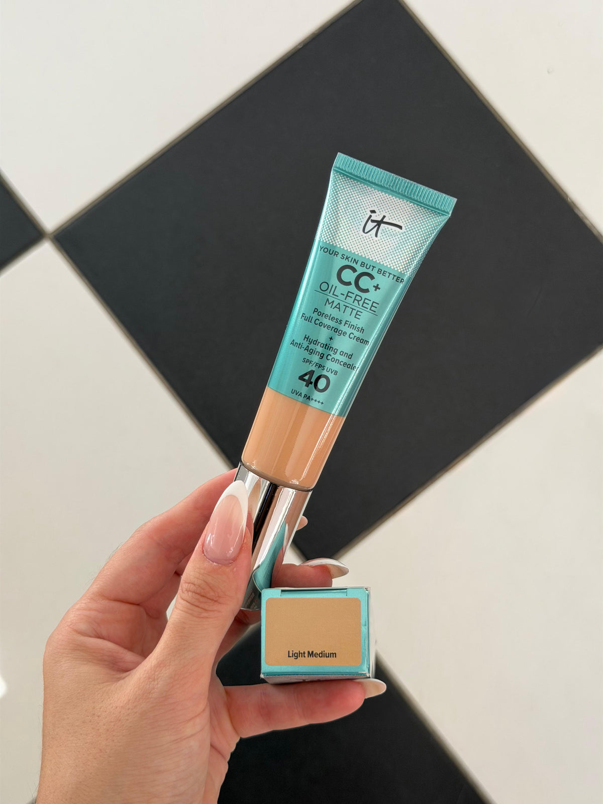 IT COSMETICS CC+ Cream 16H Natural Matte Foundation SPF40 - Light Medium