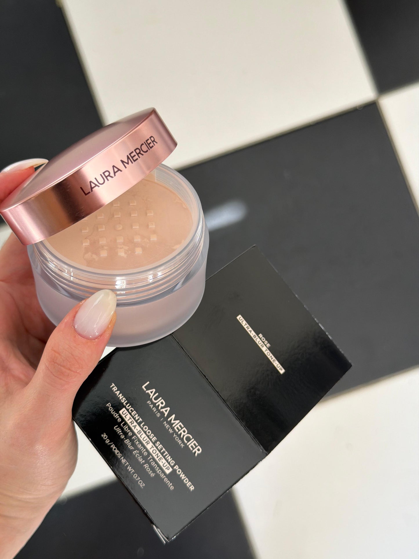 LAURA MERCIER
Translucent Loose Setting Powder
Ultra-Blur Talc-Free Tone-Up - Translucent Rose