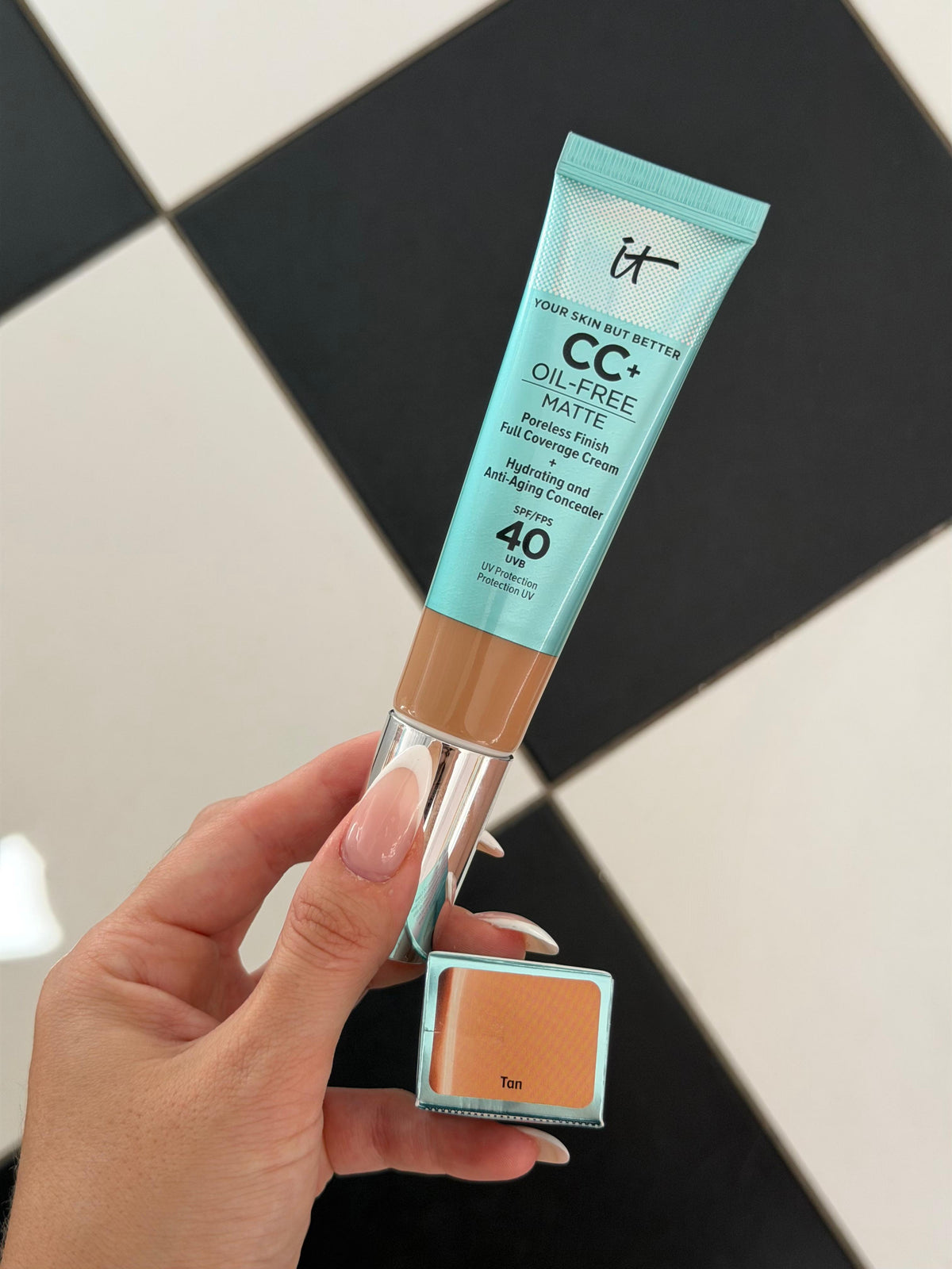 IT COSMETICS CC+ Cream 16H Natural Matte Foundation SPF40 - Tan