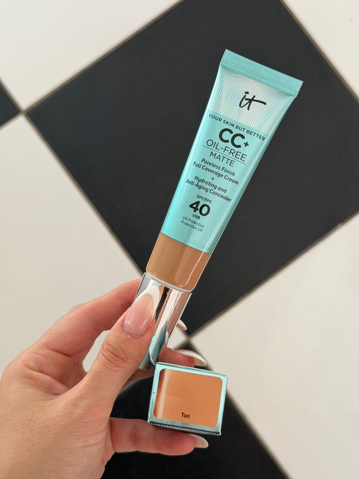 IT COSMETICS CC+ Cream 16H Natural Matte Foundation SPF40 - Tan
