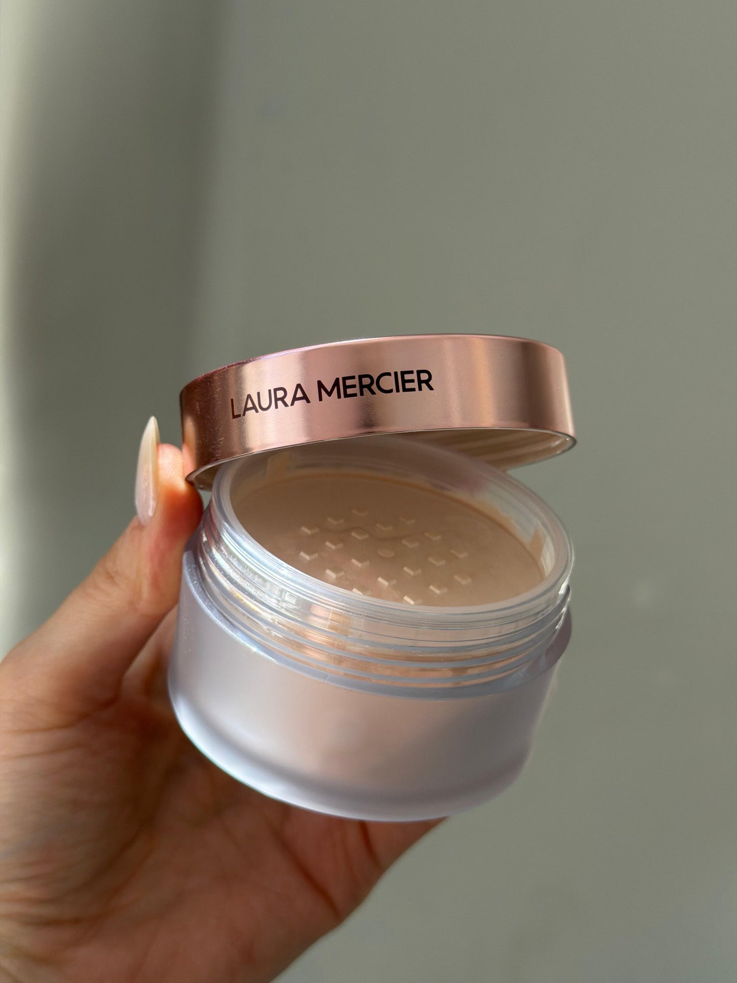 LAURA MERCIER
Translucent Loose Setting Powder
Ultra-Blur Talc-Free Tone-Up - Translucent Rose