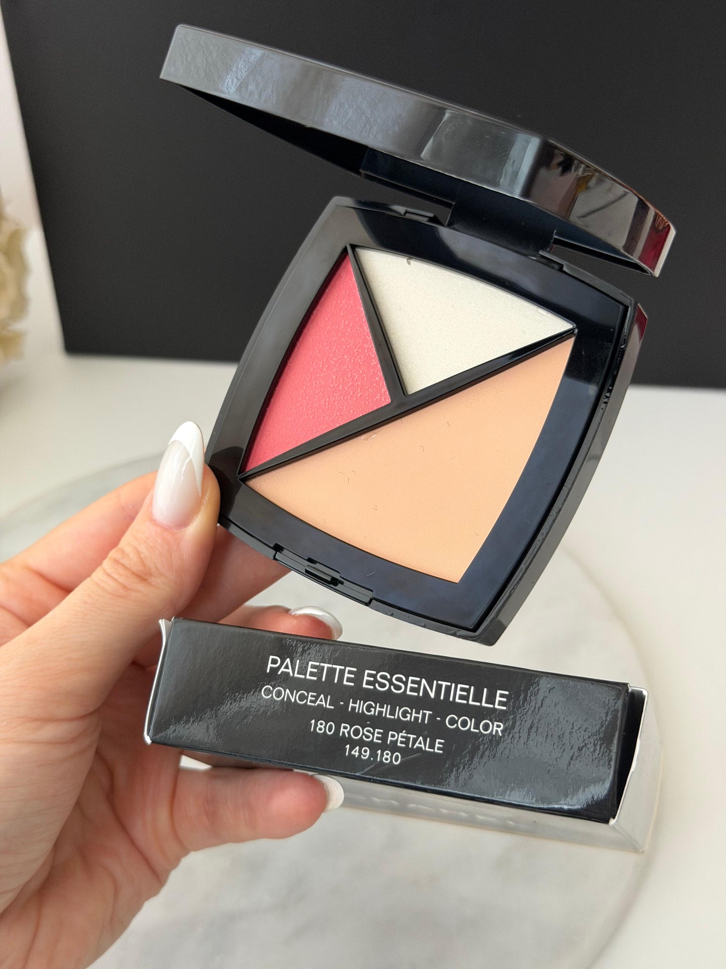CHANEL Palette Essentielle 3-in-1 Concealer, Highlighter and Blush - 180 Rose Pétale