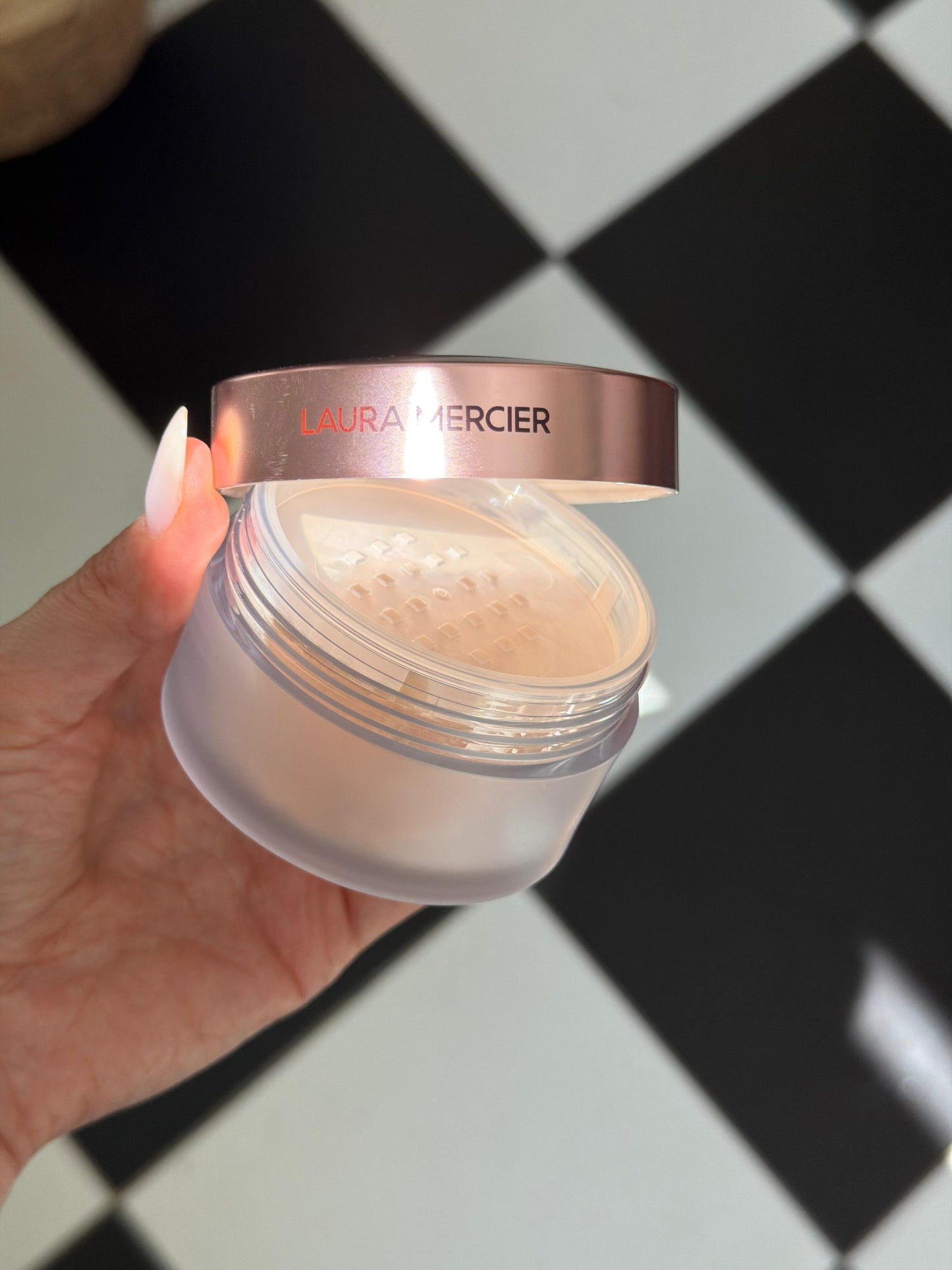 LAURA MERCIER
Translucent Loose Setting Powder
Ultra-Blur Talc-Free Tone-Up - Translucent Rose