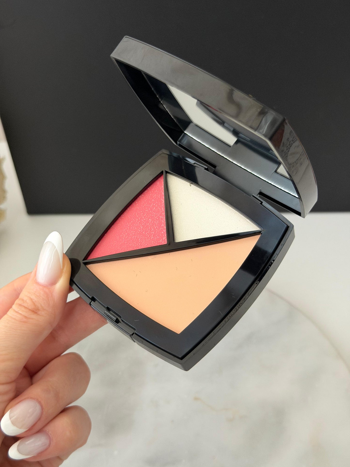 CHANEL Palette Essentielle 3-in-1 Concealer, Highlighter and Blush - 180 Rose Pétale