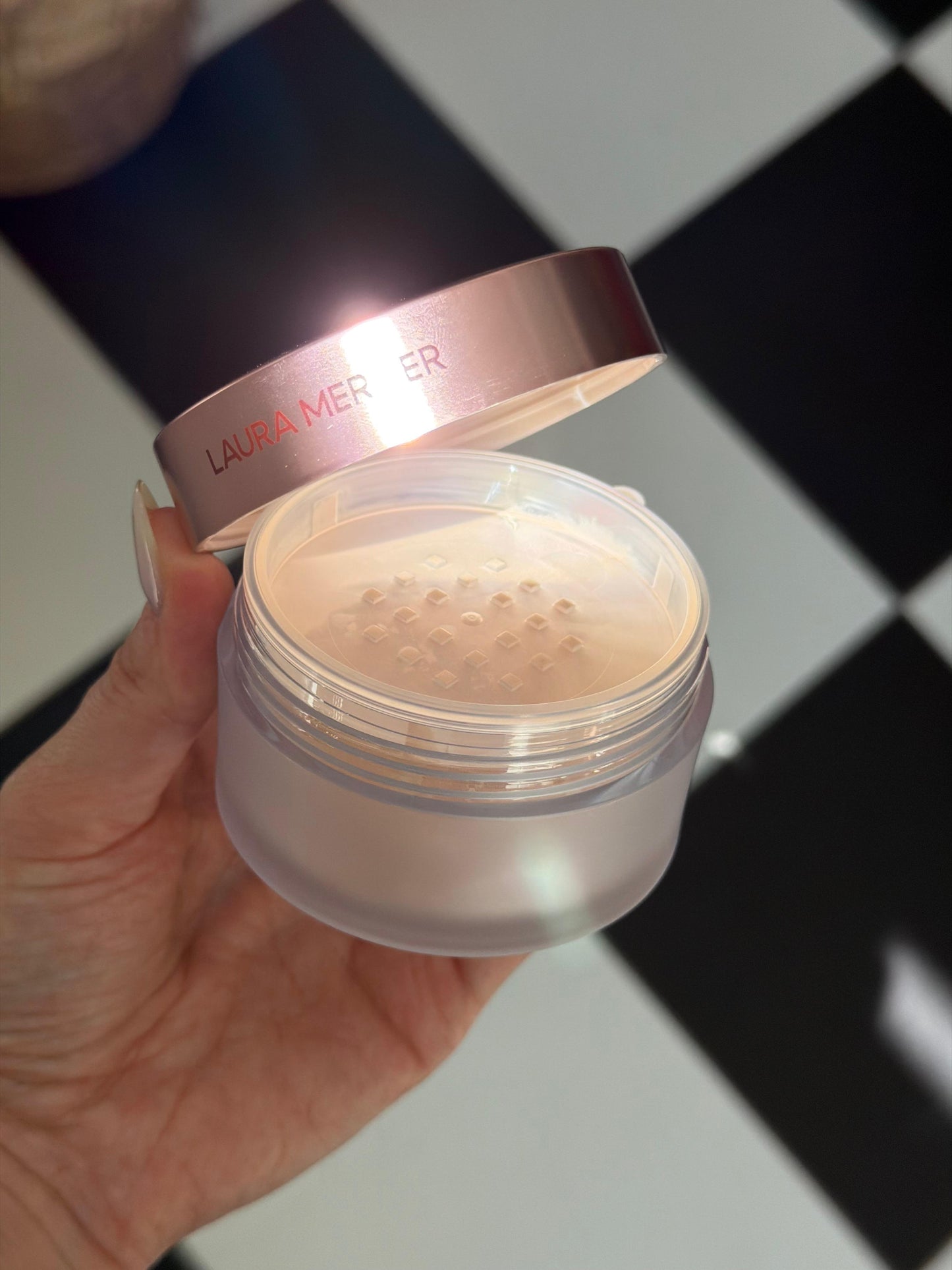 LAURA MERCIER
Translucent Loose Setting Powder
Ultra-Blur Talc-Free Tone-Up - Translucent Rose
