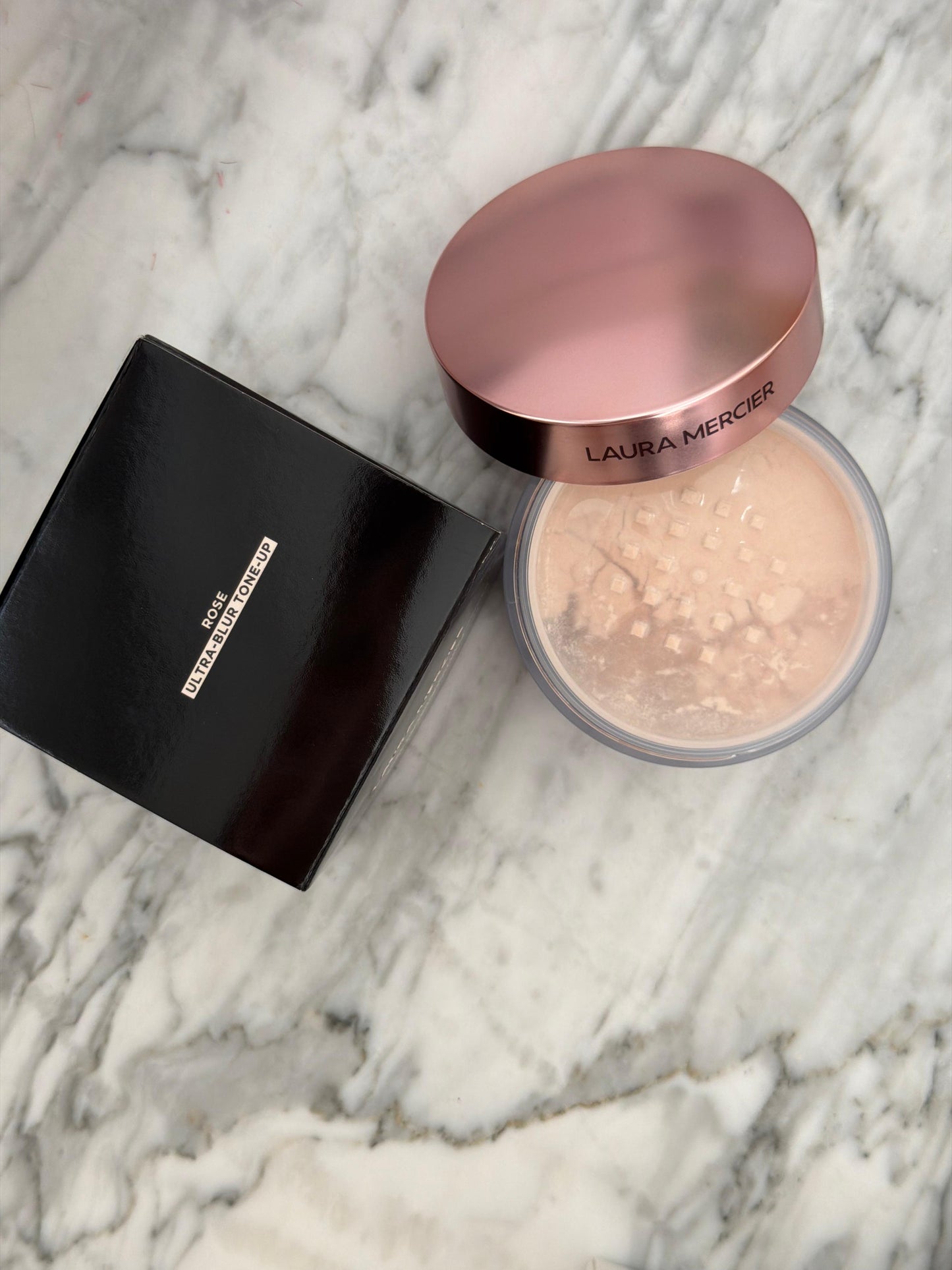 LAURA MERCIER
Translucent Loose Setting Powder
Ultra-Blur Talc-Free Tone-Up - Translucent Rose
