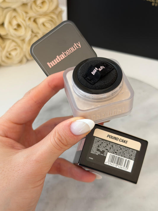 HUDA BEAUTY Baby Bake Mini Loose Baking & Setting Powder - Pound Cake