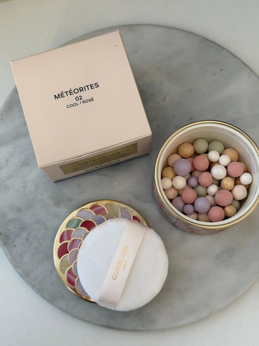 GUERLAIN Météorites Light-Revealing Pearls Of Powder
Correct, Mattify, Illuminate (02)