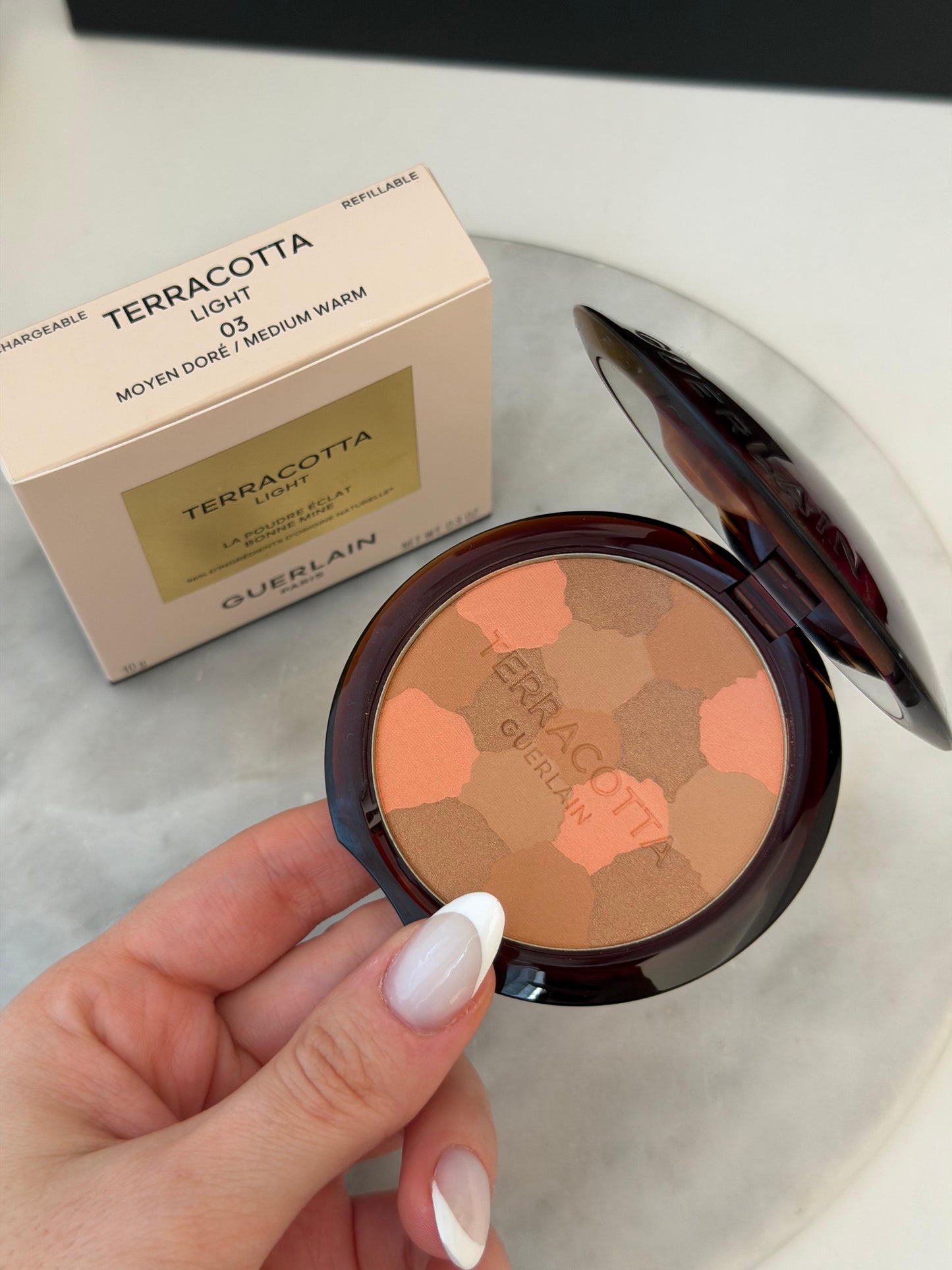 GUERLAIN Terracotta Light The Sun-Kissed Natural Healthy Glow Powder (03)
Soft & Blushing Long-Lasting