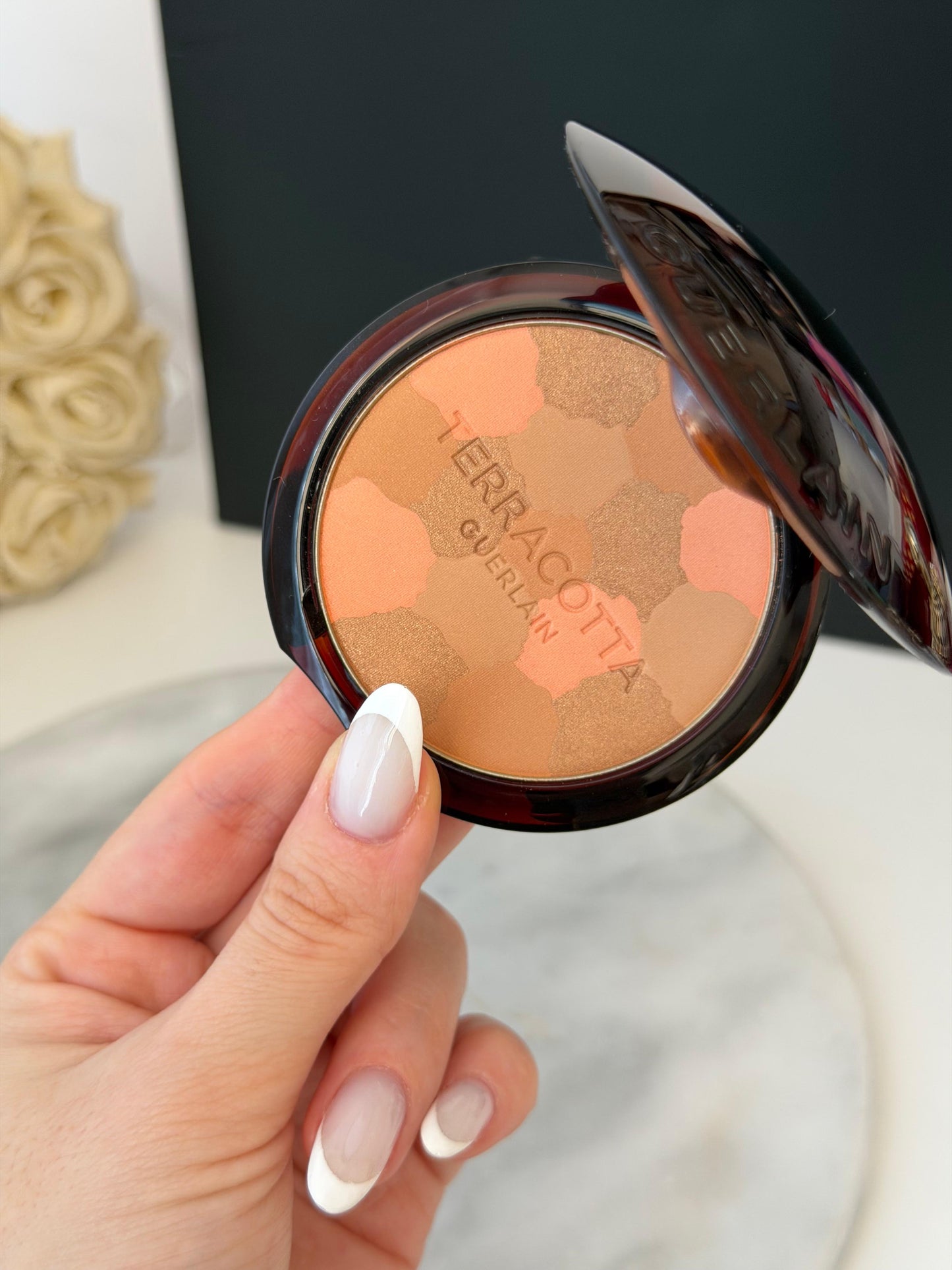 GUERLAIN Terracotta Light The Sun-Kissed Natural Healthy Glow Powder (03)
Soft & Blushing Long-Lasting