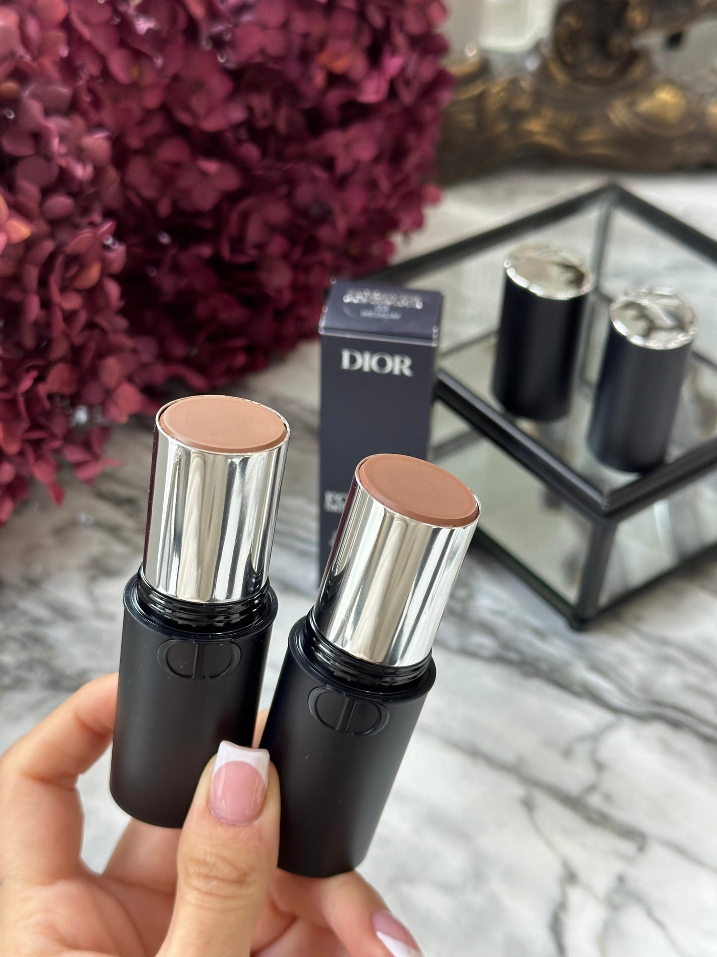 DIOR Forever Skin Contour
Sculpting and Bronzing Face Stick - Seamless Perfection - 24H Wear and Hydration