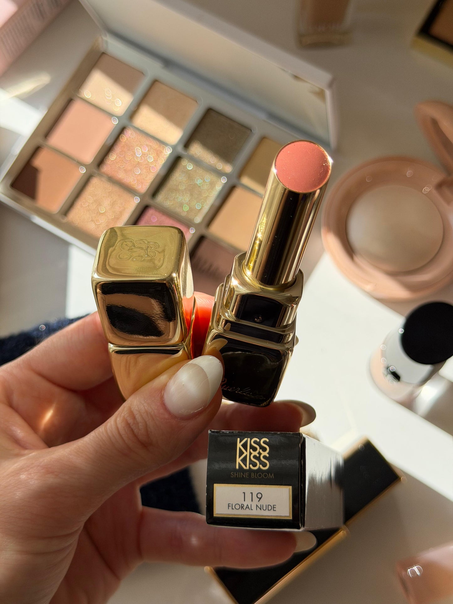 GUERLAIN KissKiss Shine Bloom
24H Hydrating Floral Care Shine Lipstick (119)