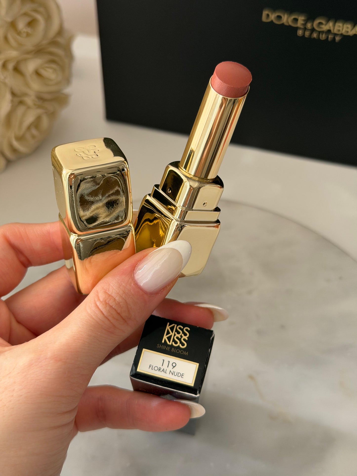 GUERLAIN KissKiss Shine Bloom
24H Hydrating Floral Care Shine Lipstick (119)