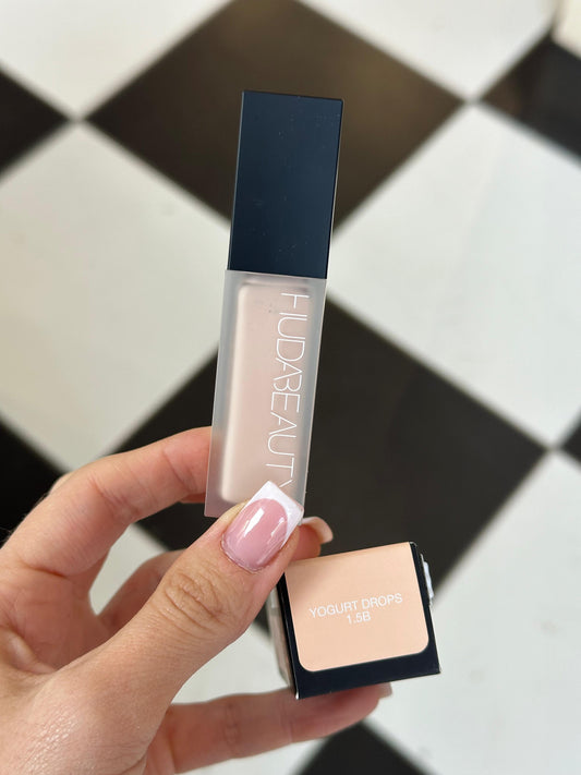 HUDA BEAUTY FauxFilter Luminous Matte Concealer (1.5B)