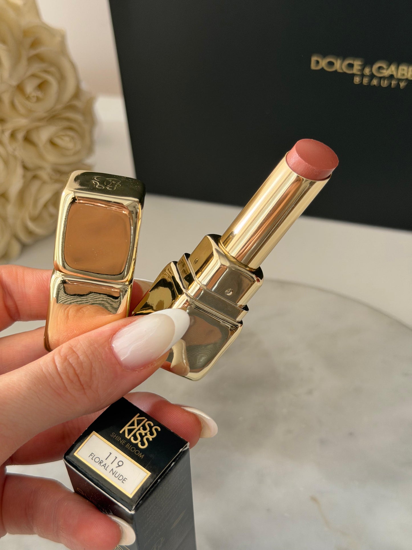 GUERLAIN KissKiss Shine Bloom
24H Hydrating Floral Care Shine Lipstick (119)
