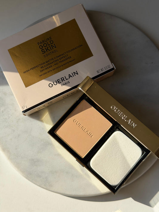 GUERLAIN Parure Gold Skin Control High Perfection Matte Compact Foundation (3N)
Rejuvenating Effect - 24H Wear - No-Transfer