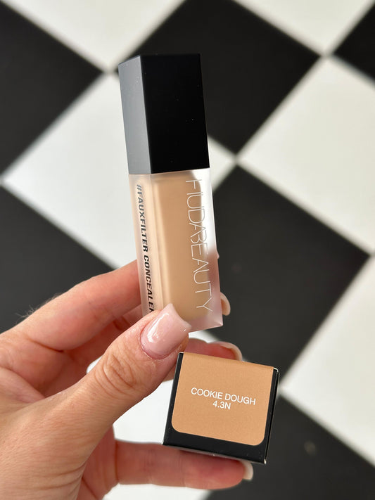 HUDA BEAUTY FauxFilter Luminous Matte Concealer (4.3N)