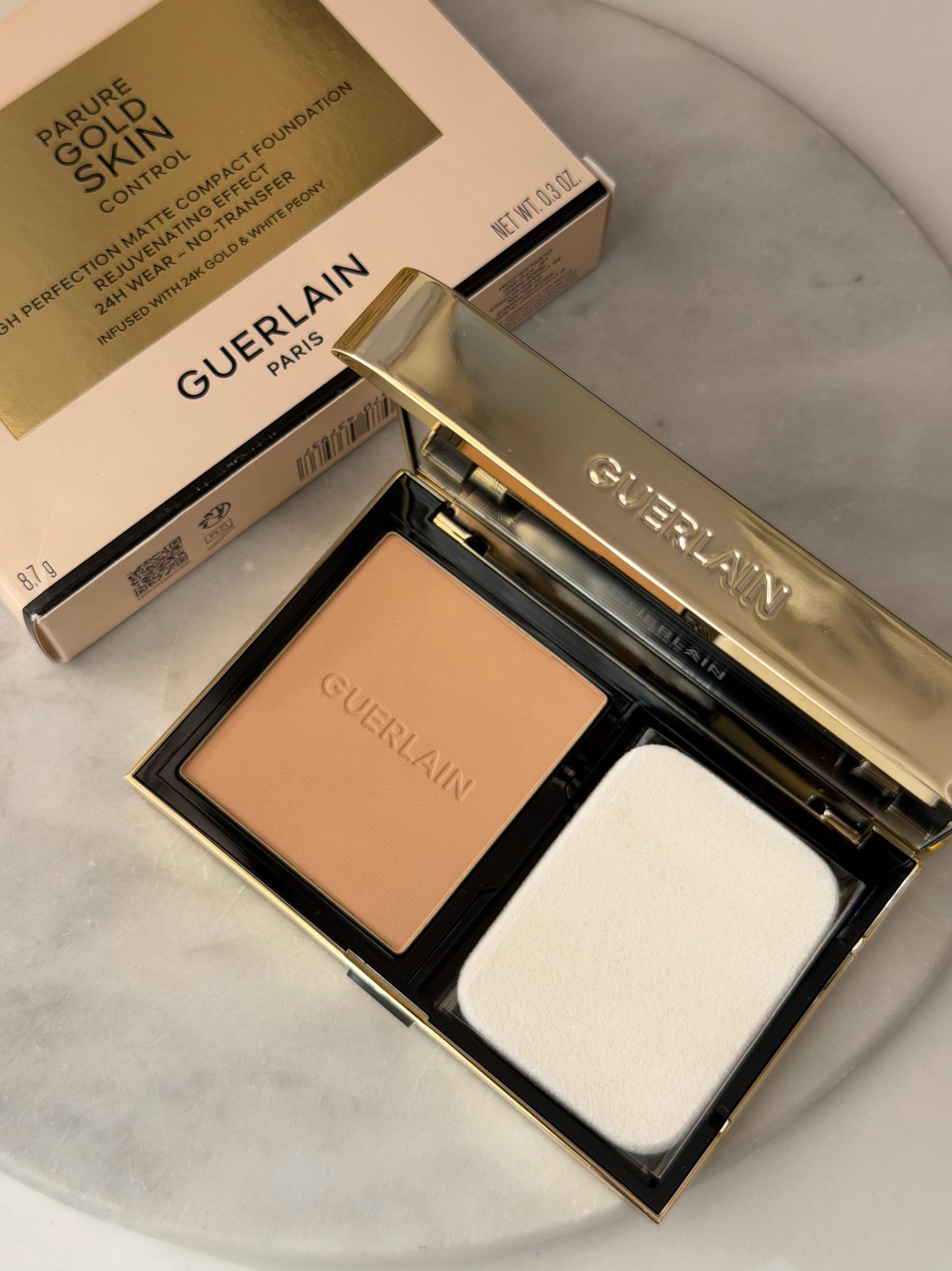 GUERLAIN Parure Gold Skin Control High Perfection Matte Compact Foundation (3N)
Rejuvenating Effect - 24H Wear - No-Transfer