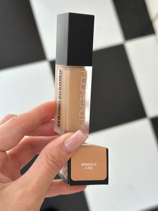 HUDA BEAUTY FauxFilter Luminous Matte Concealer (4.5G)