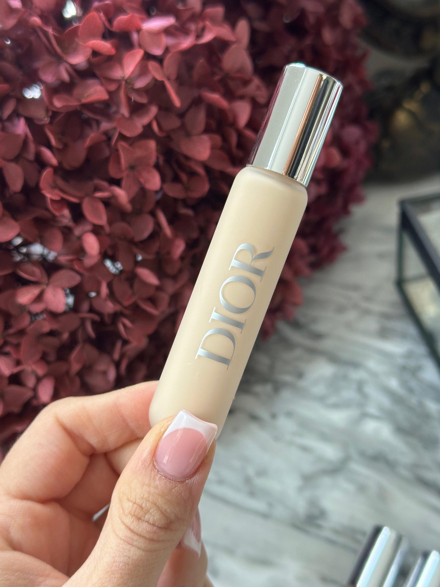 DIOR Backstage Face & Body Flash Perfector Concealer
High Coverage - Natural Glow Finish - Waterproof Wear