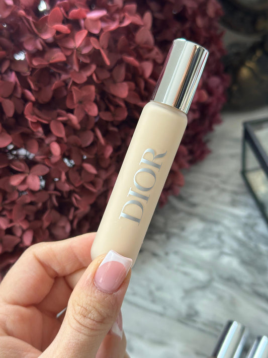 DIOR Backstage Face & Body Flash Perfector Concealer
High Coverage - Natural Glow Finish - Waterproof Wear