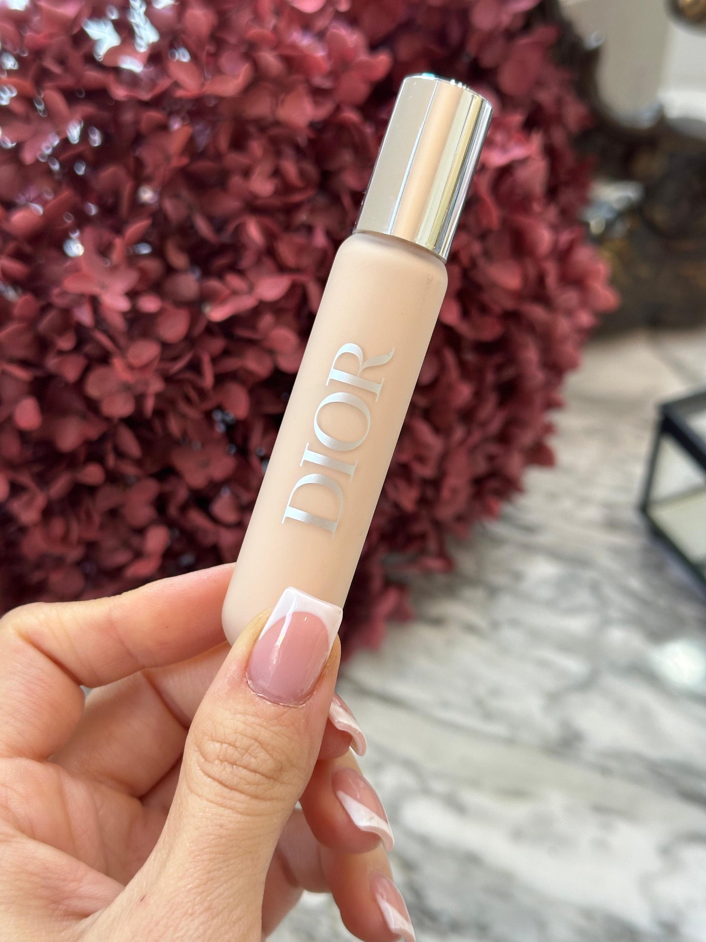 DIOR Backstage Face & Body Flash Perfector Concealer
High Coverage - Natural Glow Finish - Waterproof Wear