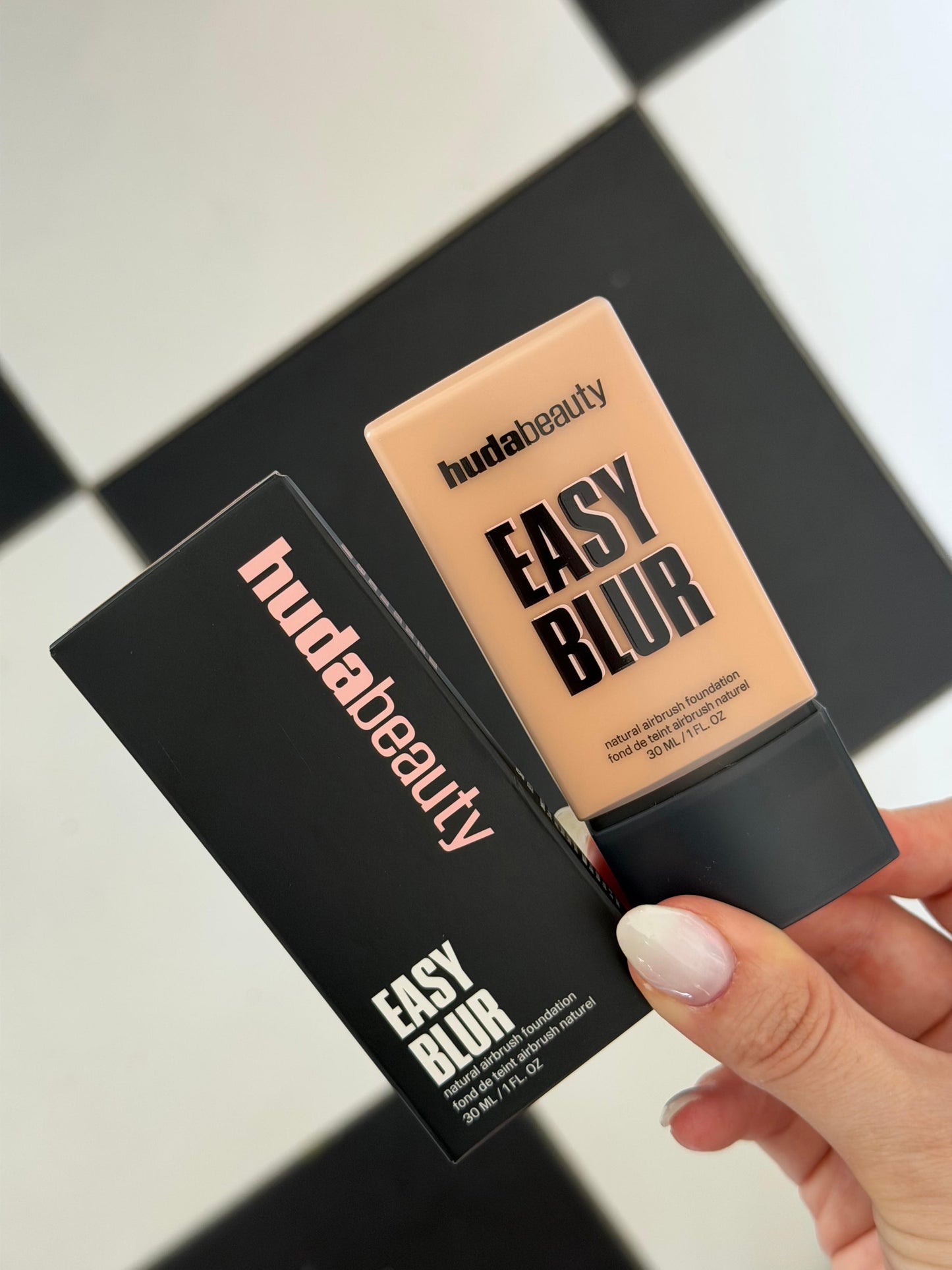 HUDA BEAUTY Easy Blur Natural Airbrush Foundation - Cream Puff 260W
