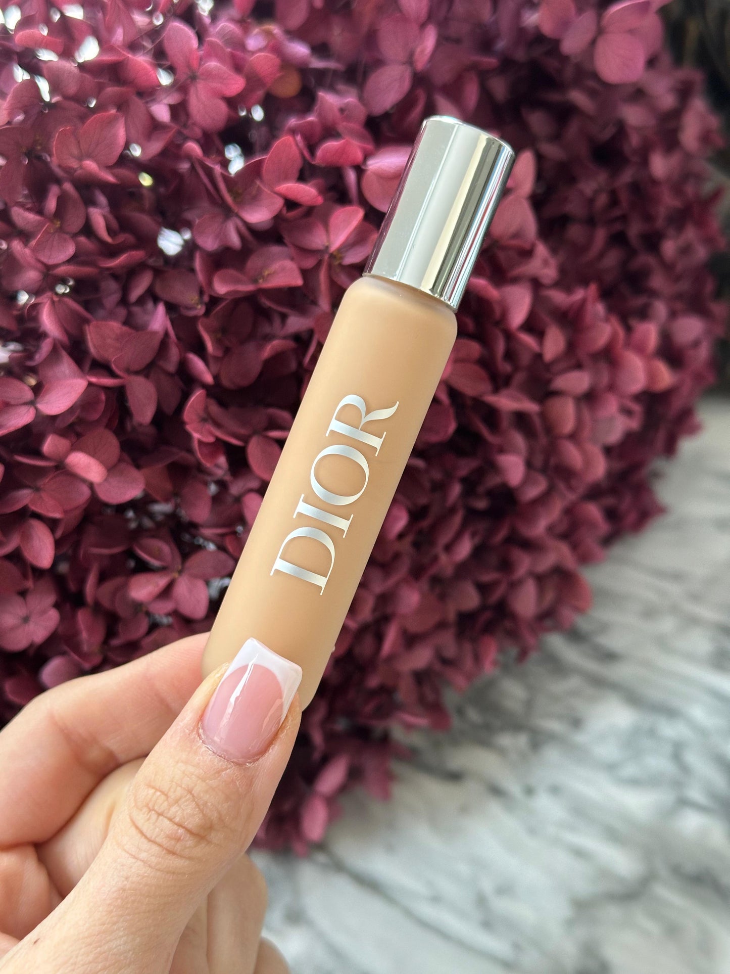 DIOR Backstage Face & Body Flash Perfector Concealer
High Coverage - Natural Glow Finish - Waterproof Wear
