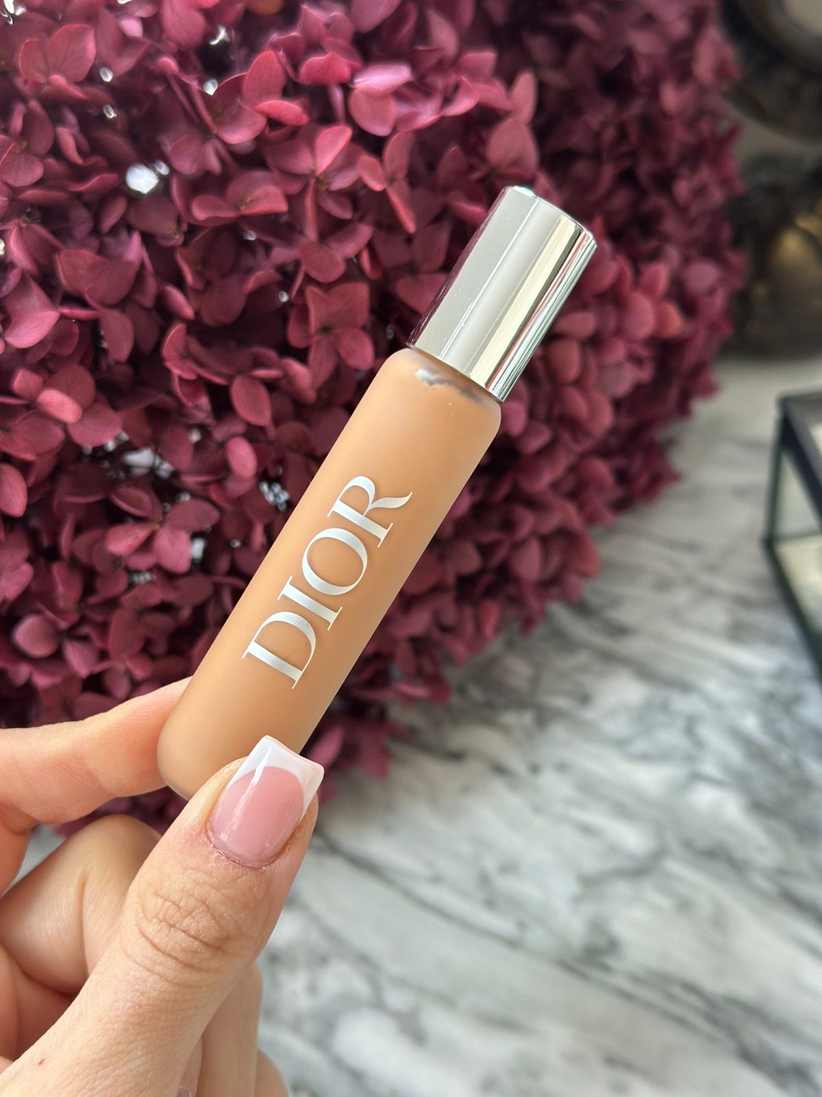 DIOR Backstage Face & Body Flash Perfector Concealer
High Coverage - Natural Glow Finish - Waterproof Wear