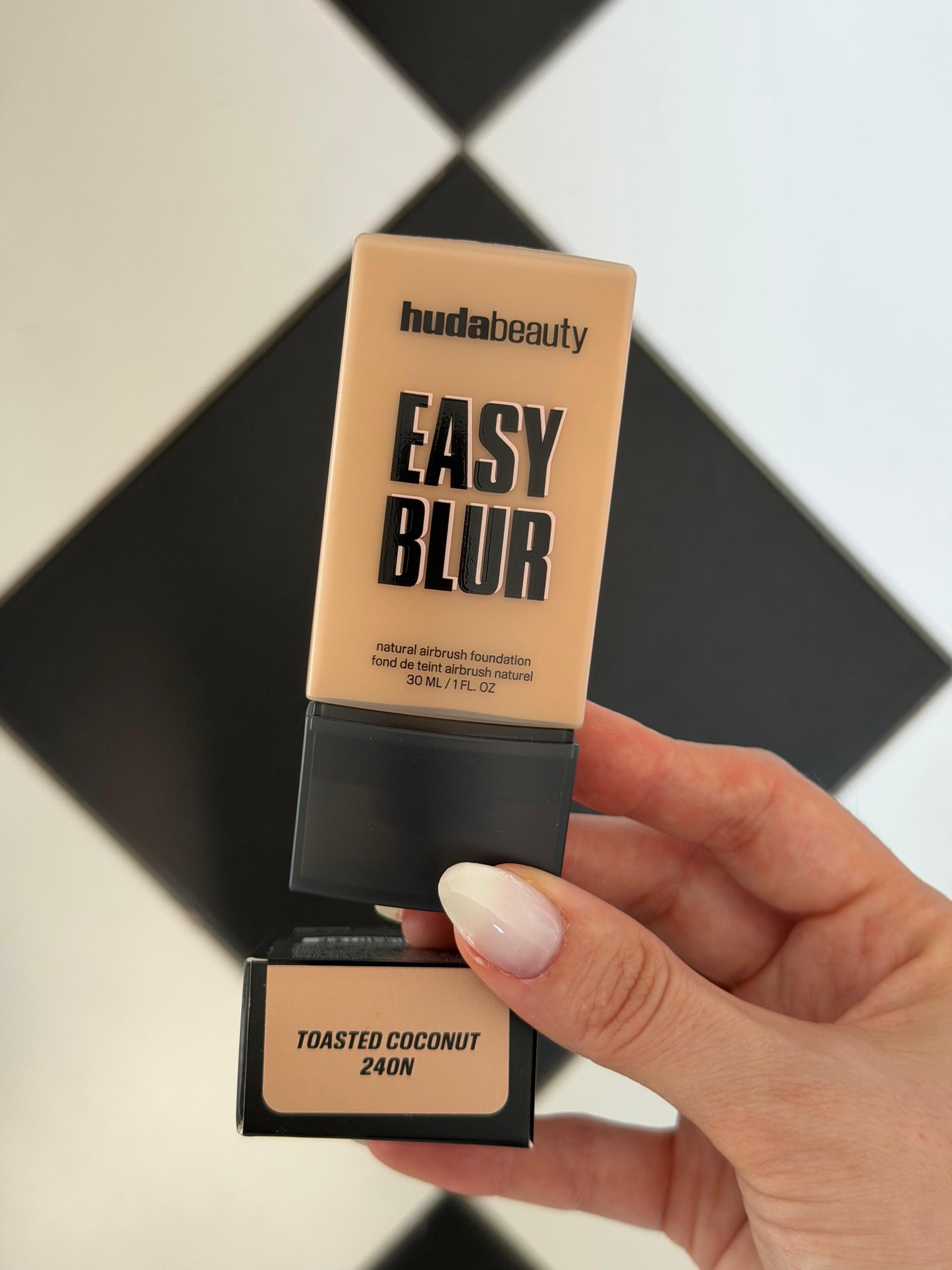 HUDA BEAUTY Easy Blur Natural Airbrush Foundation - Toasted Coconut 240N