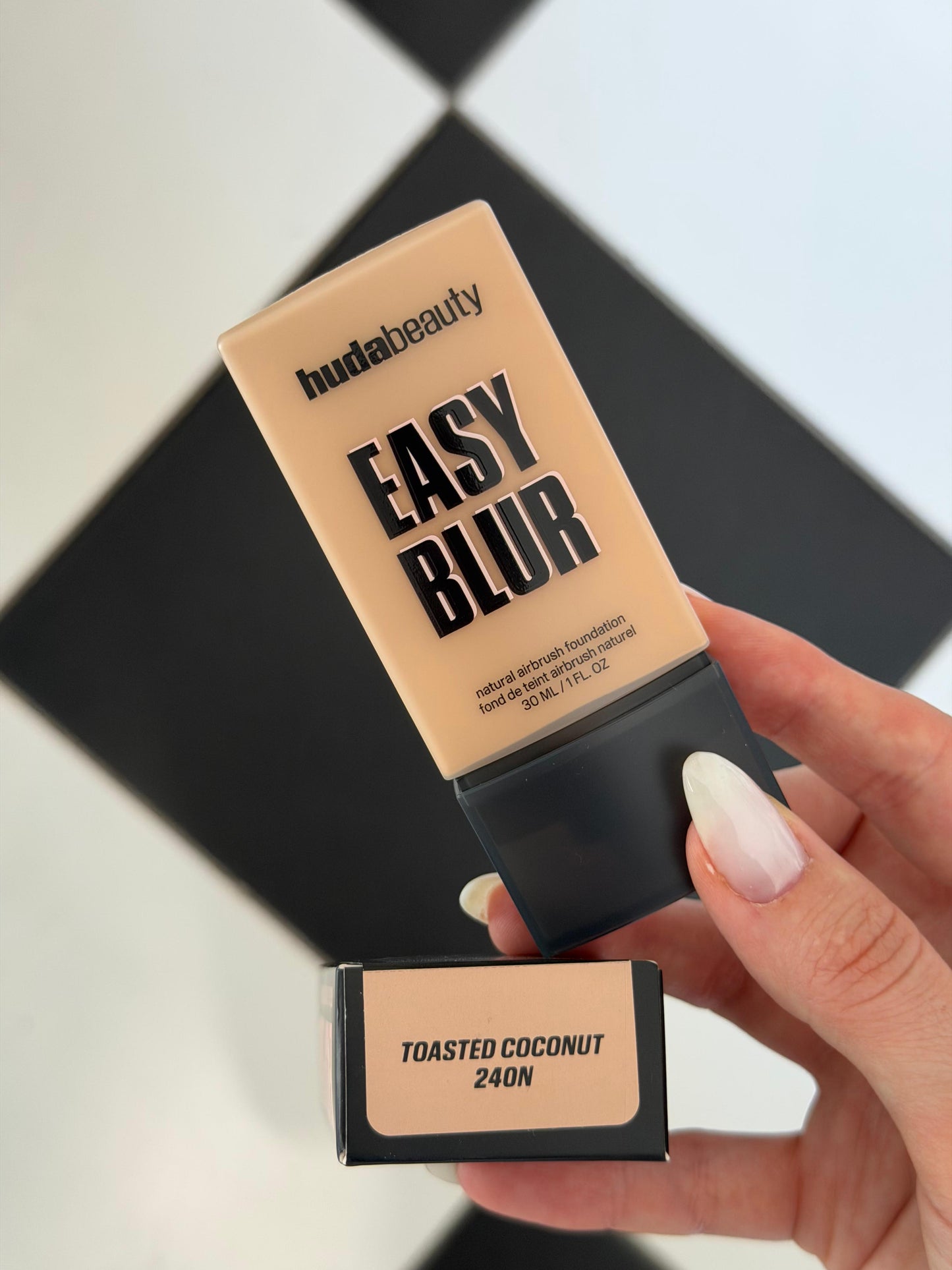 HUDA BEAUTY Easy Blur Natural Airbrush Foundation - Toasted Coconut 240N