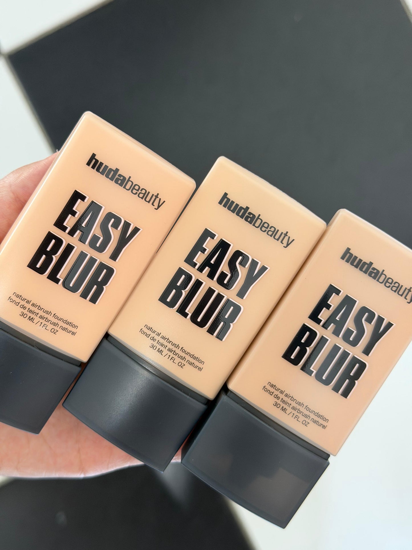 HUDA BEAUTY Easy Blur Natural Airbrush Foundation - Latte 300N