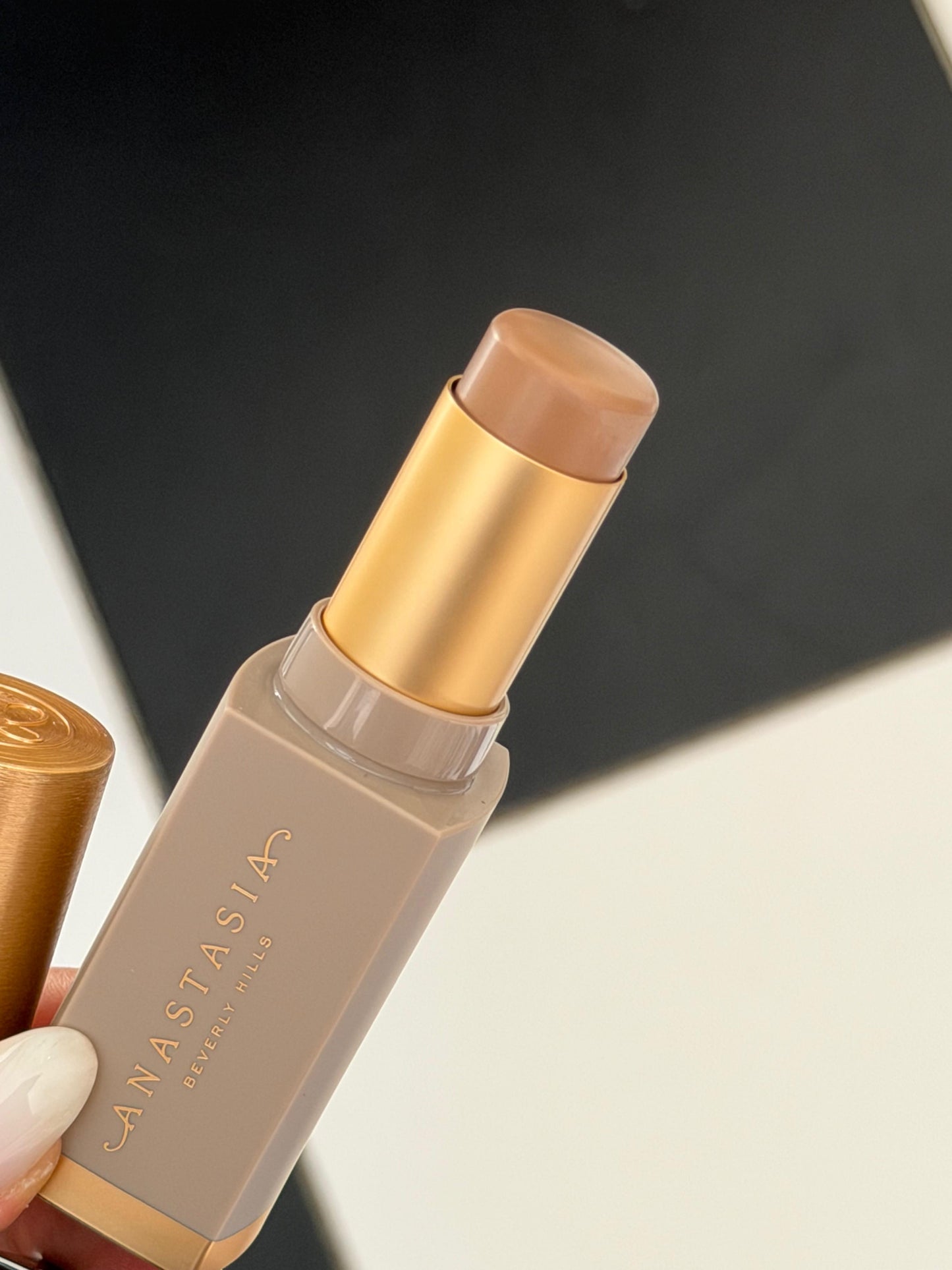 ANASTASIA BEVERLY HILLS Smooth Blur Contour Stick - Halftone