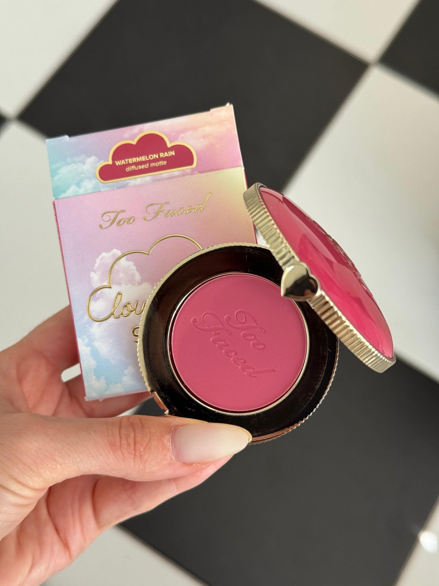 TOO FACED Cloud Crush Blush - Watermelon Rain
Velvety Second-Skin Powder Formula