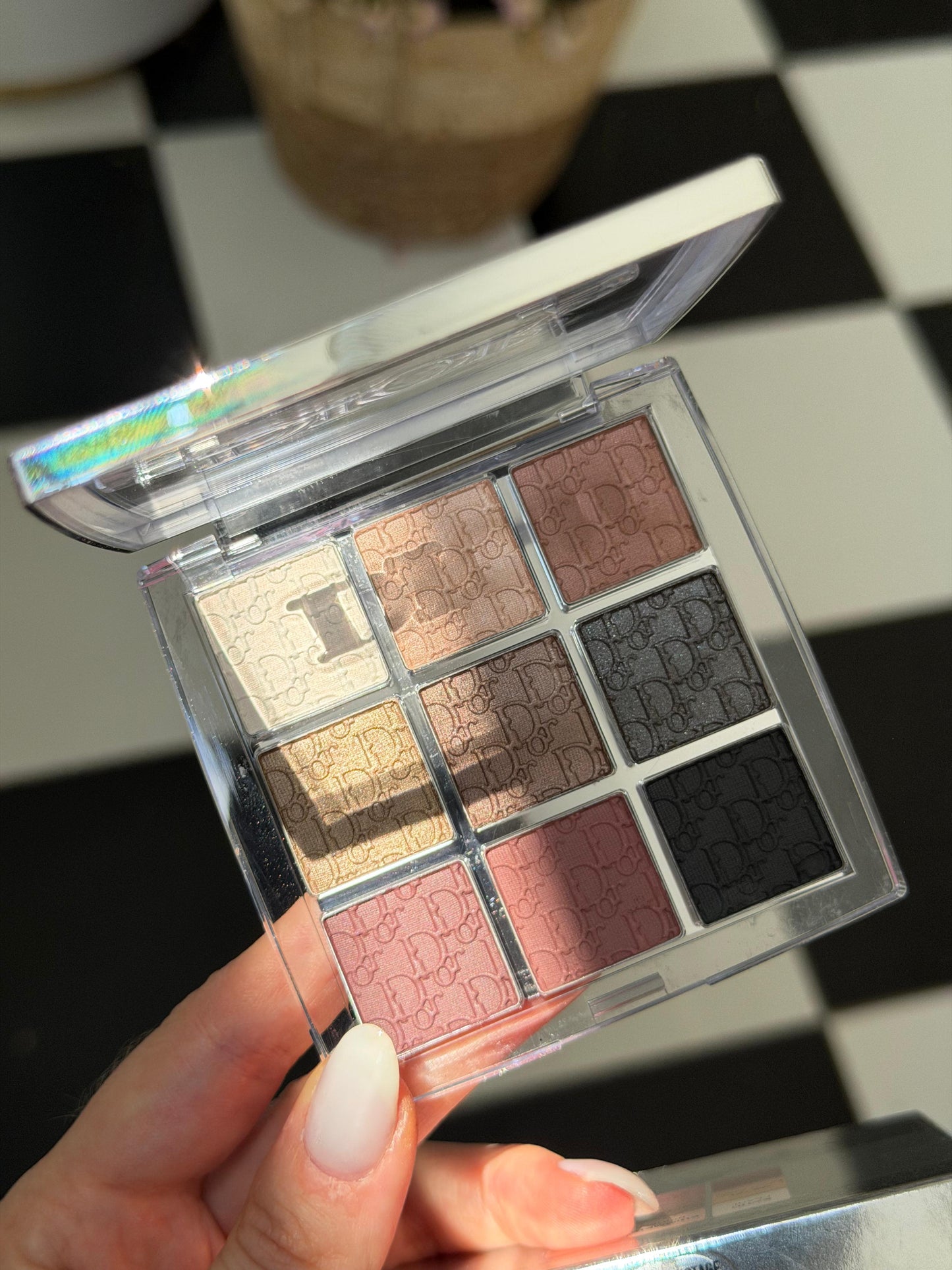 DIOR Backstage Eye Palette (002)
Eye Palette - Multi-Finish Ultra Pigmented Eyeshadows