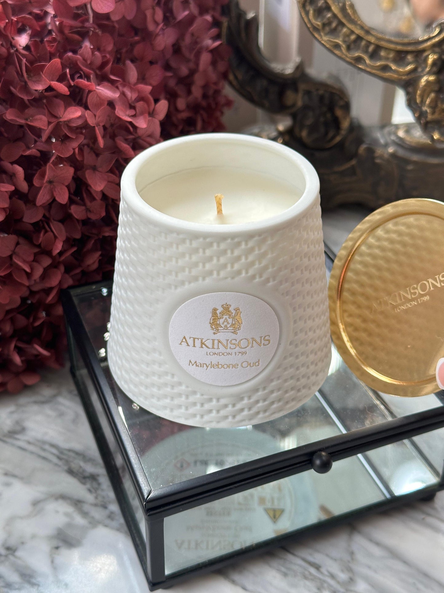 ATKINSONS Marylebone Oud Scented Candle
Oozing Warmth and Opulence