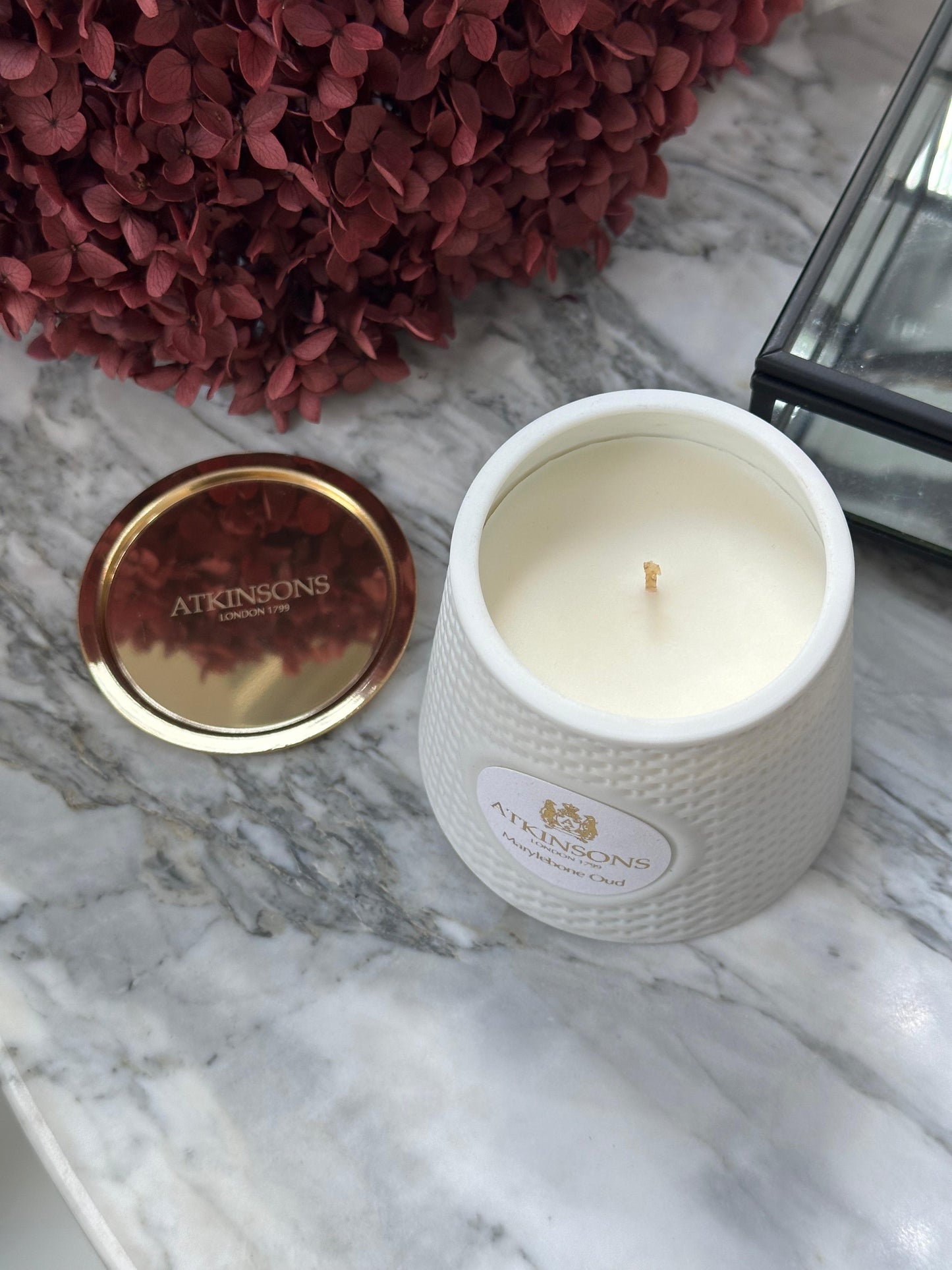 ATKINSONS Marylebone Oud Scented Candle
Oozing Warmth and Opulence