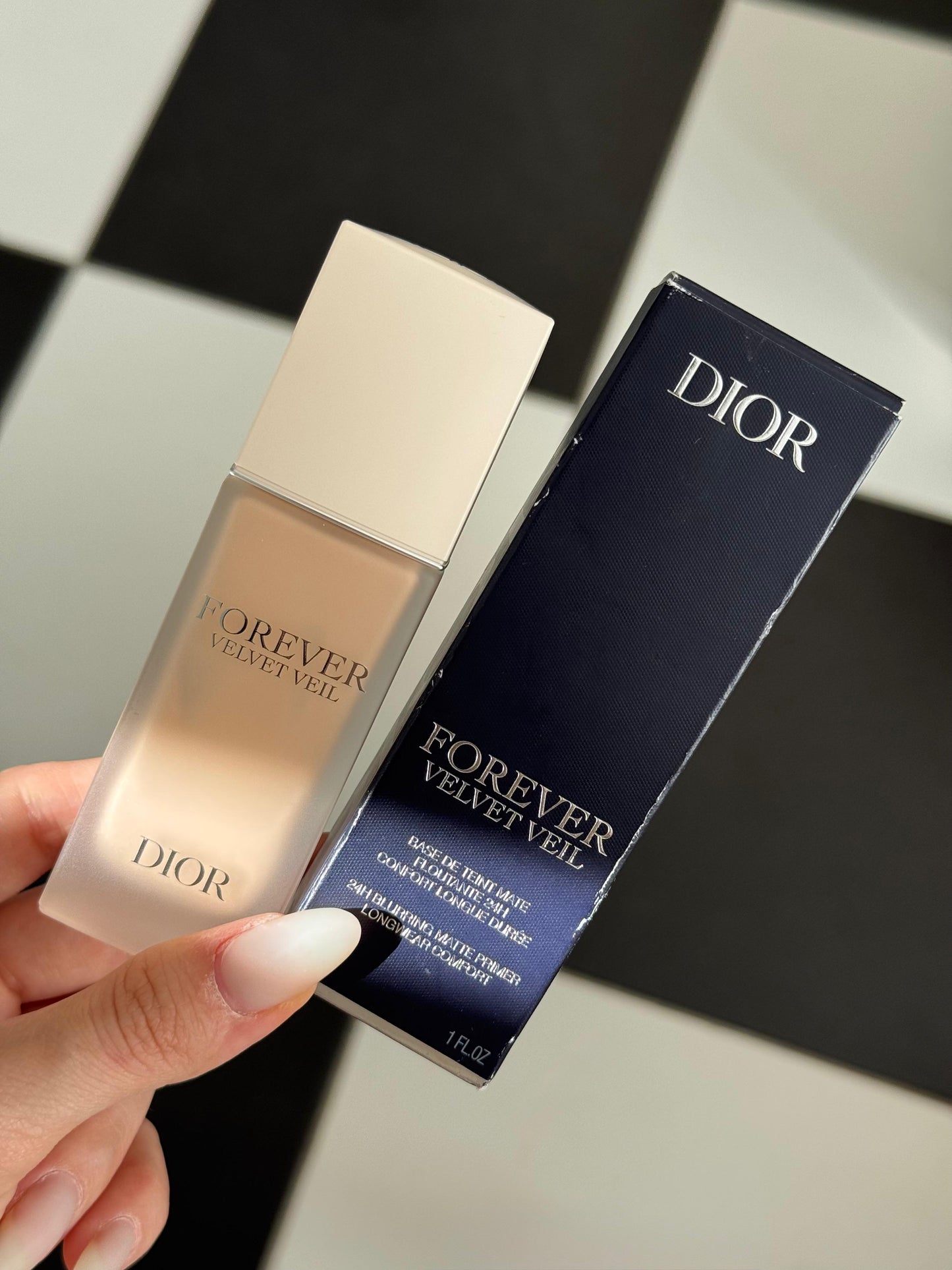 DIOR Forever Velvet Veil
Clean Blurring Matte Primer - 24H Comfort, Enriched with Floral Extracts
