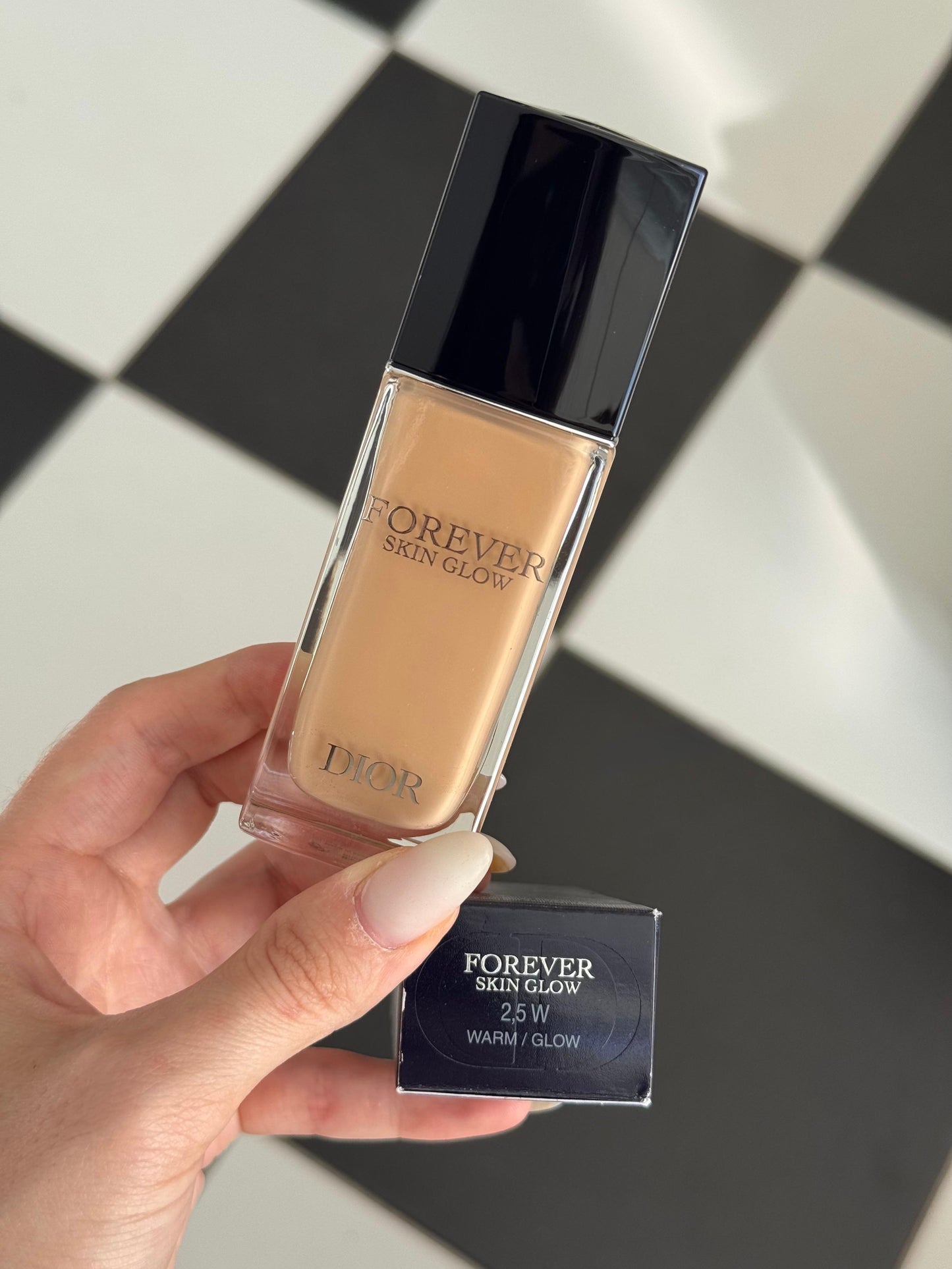 DIOR Forever Skin Glow
Clean Radiant Foundation - 24h Wear and Hydration