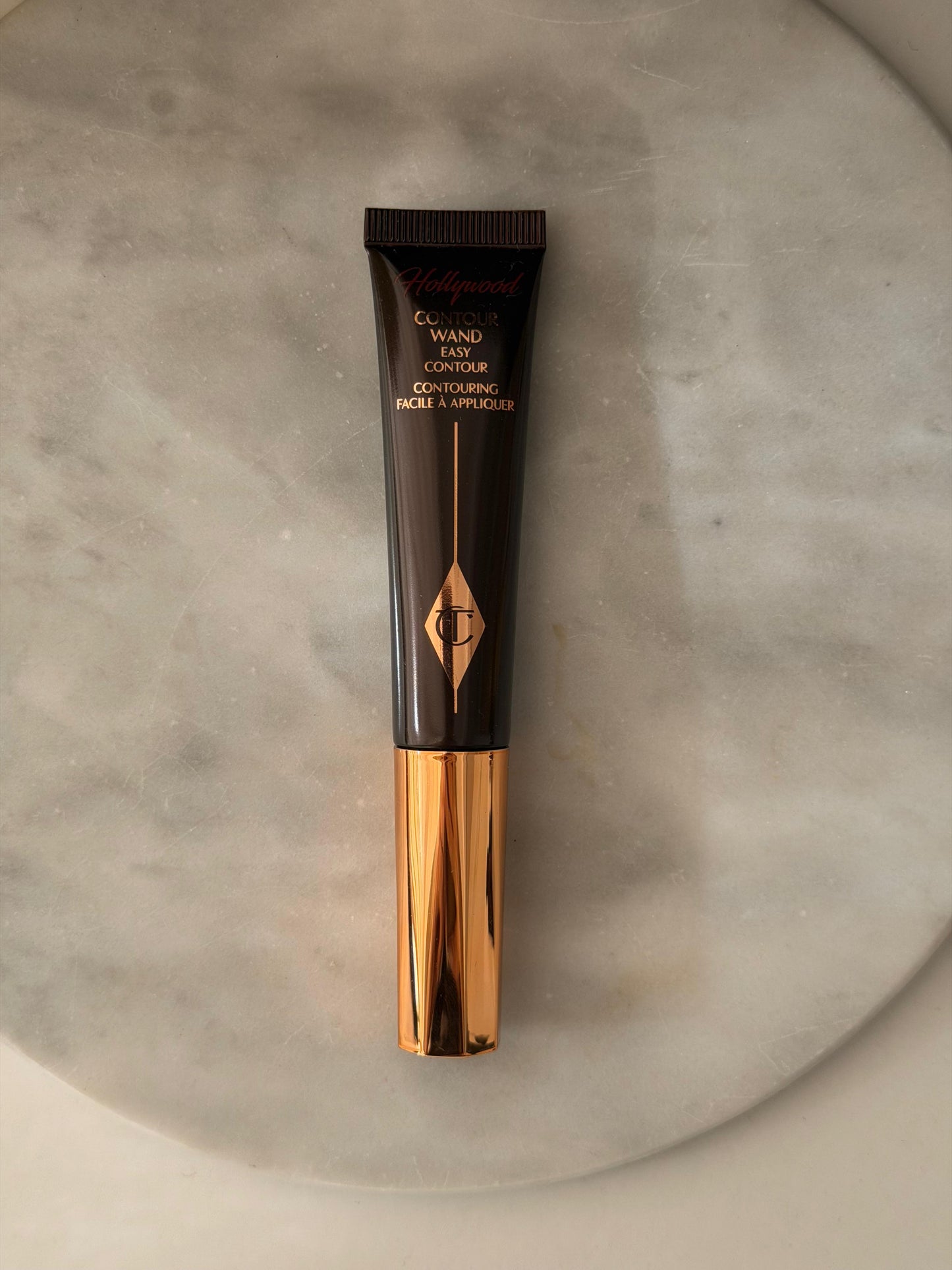 CHARLOTTE TILBURY Hollywood Contour Wand - Tan Deep
Liquid Formula For a Sculpted-Looking