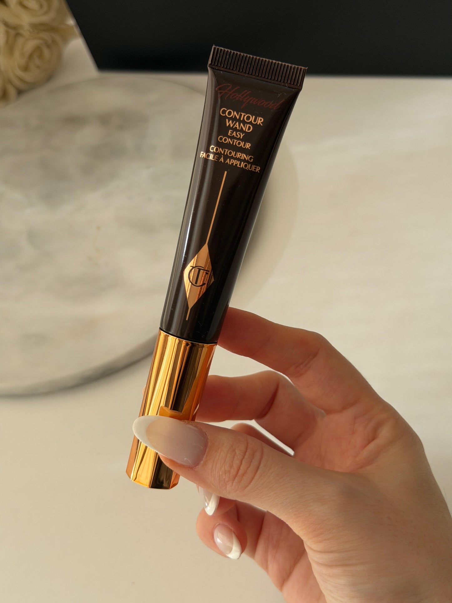 CHARLOTTE TILBURY Hollywood Contour Wand - Tan Deep
Liquid Formula For a Sculpted-Looking