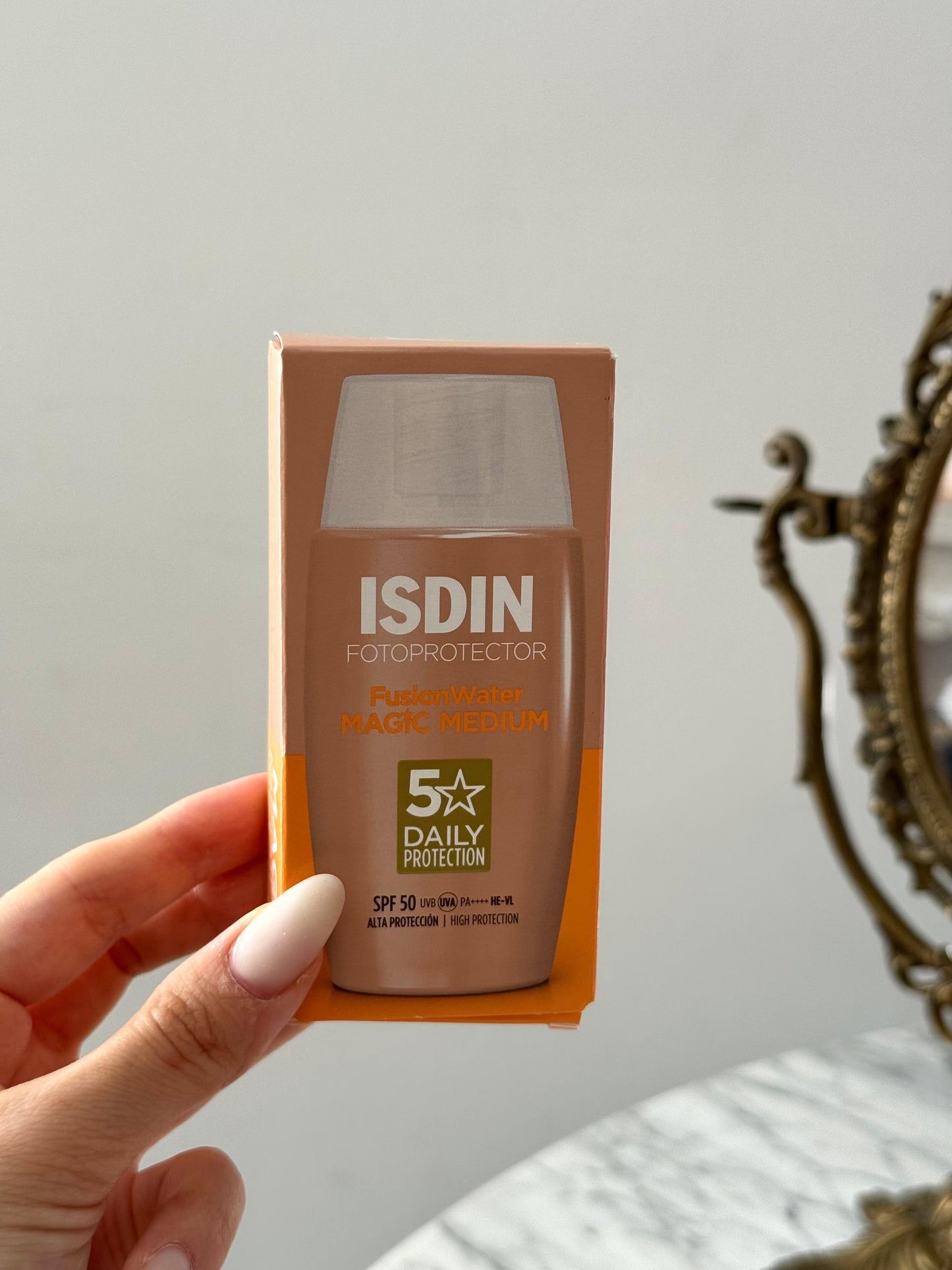 ISDIN Fusion Water Magic Medium SPF50