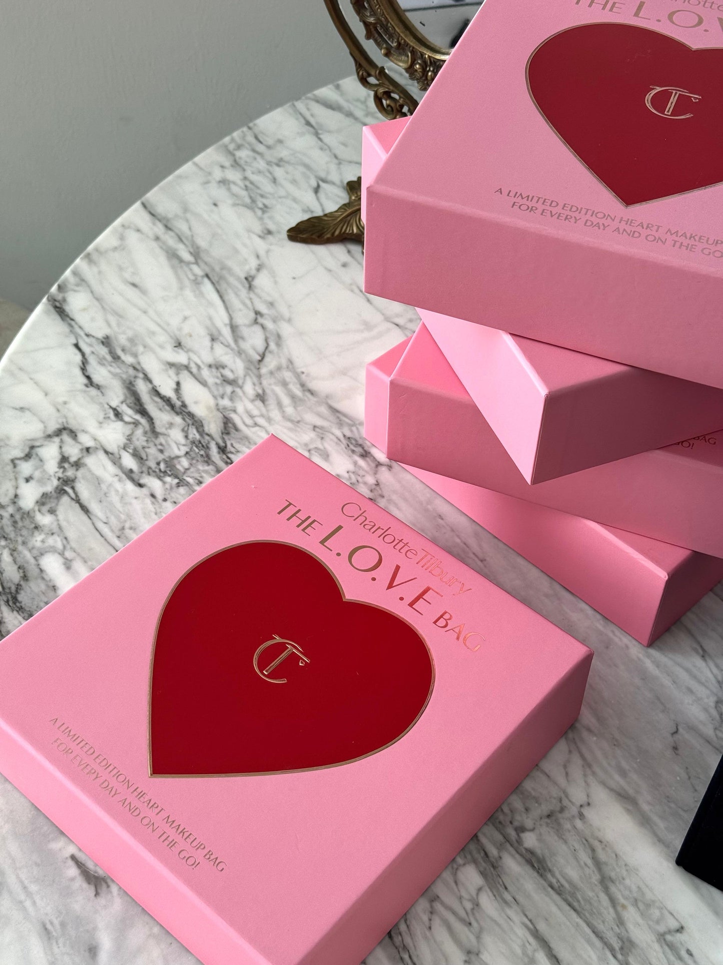 CHARLOTTE TILBURY The L.O.V.E Bag - Limited Edition Red