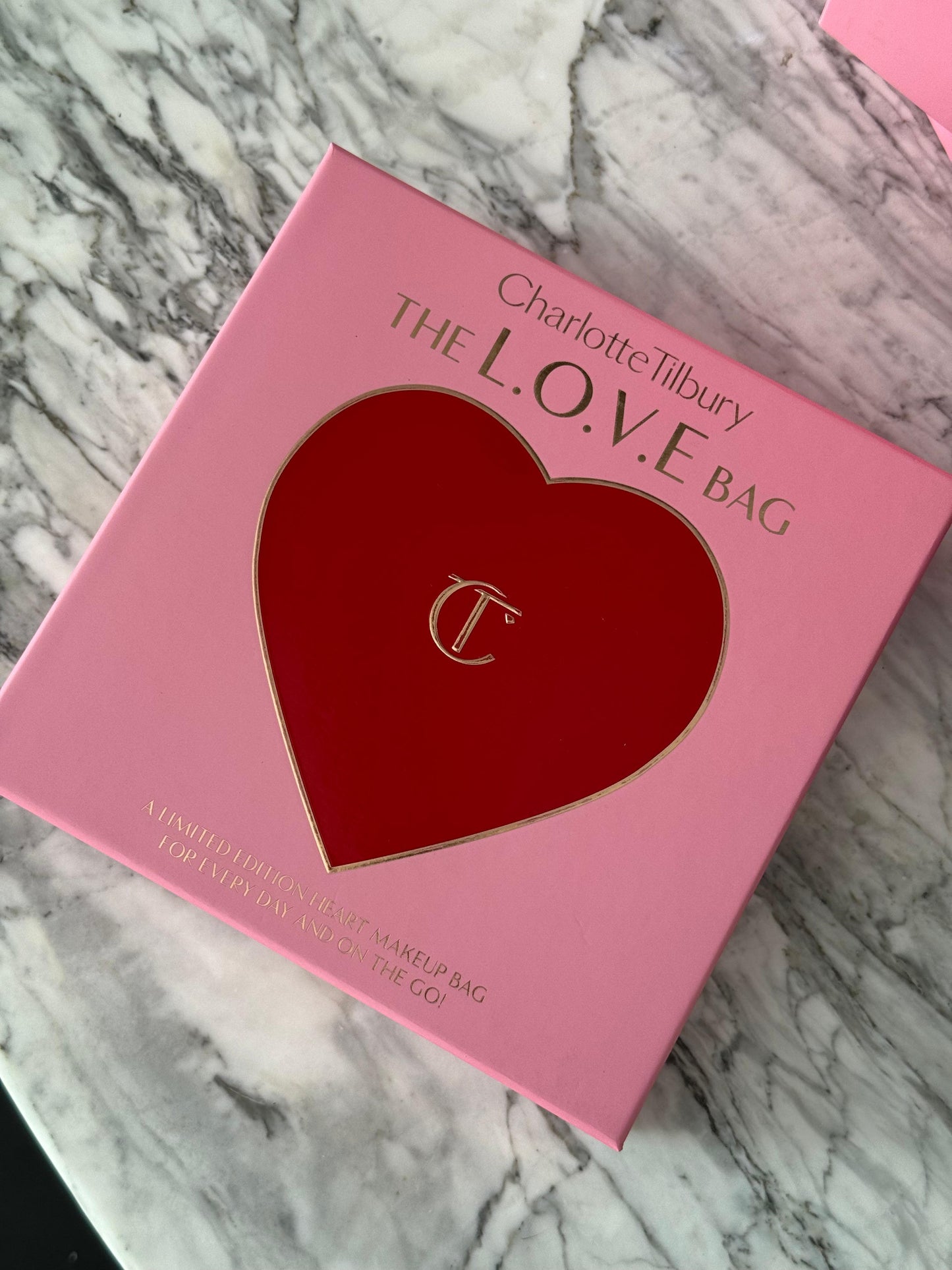 CHARLOTTE TILBURY The L.O.V.E Bag - Limited Edition Red