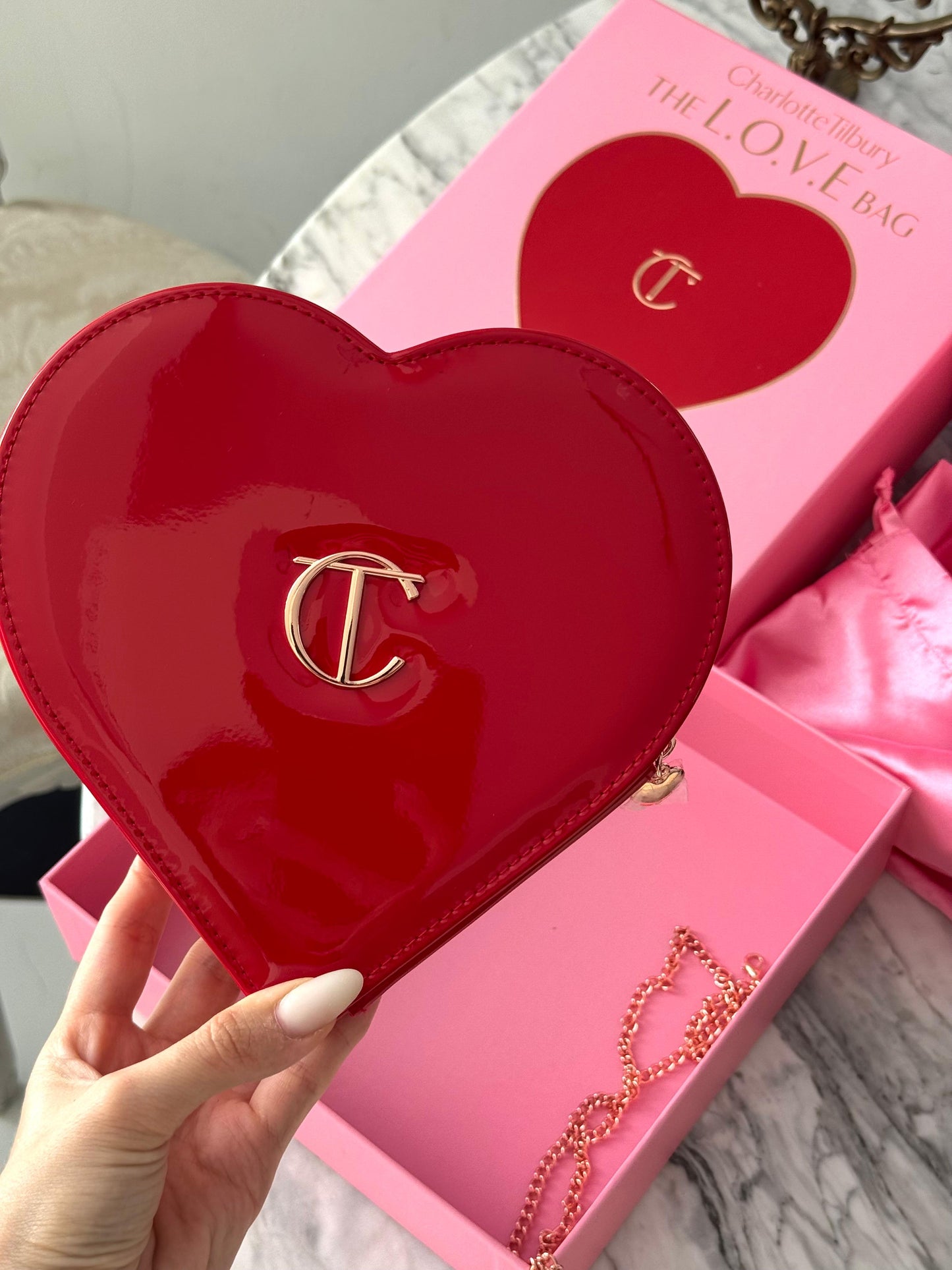CHARLOTTE TILBURY The L.O.V.E Bag - Limited Edition Red