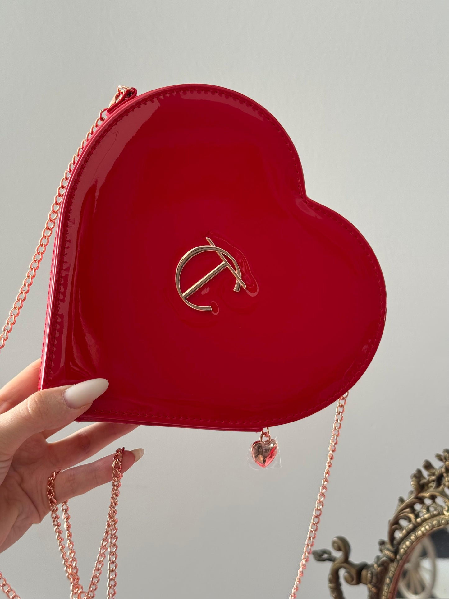 CHARLOTTE TILBURY The L.O.V.E Bag - Limited Edition Red